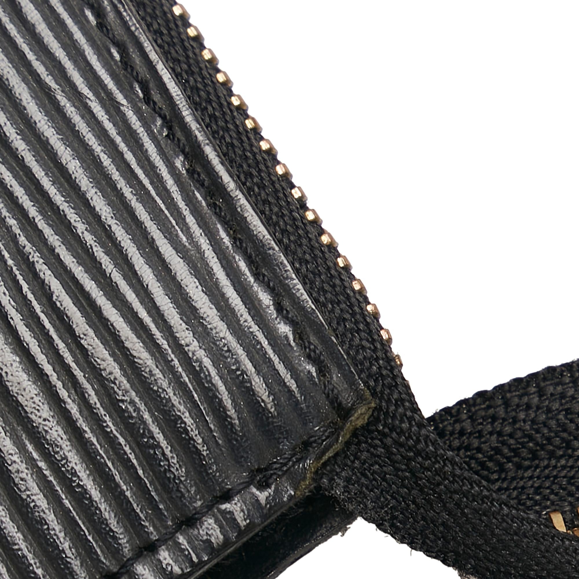 Louis Vuitton Epi Pochette Accessoires (SHG-35327)