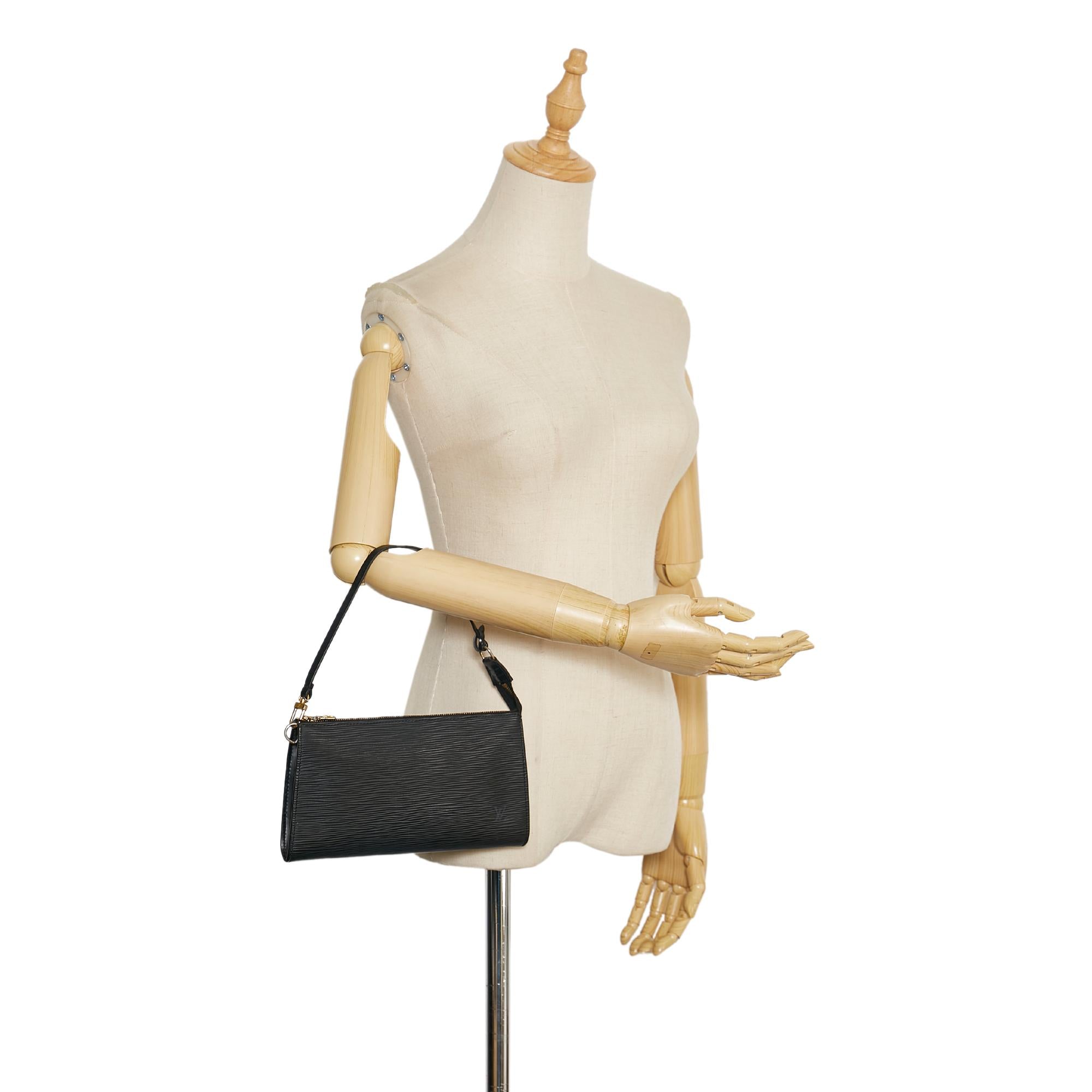 Louis Vuitton Epi Pochette Accessoires (SHG-35327)