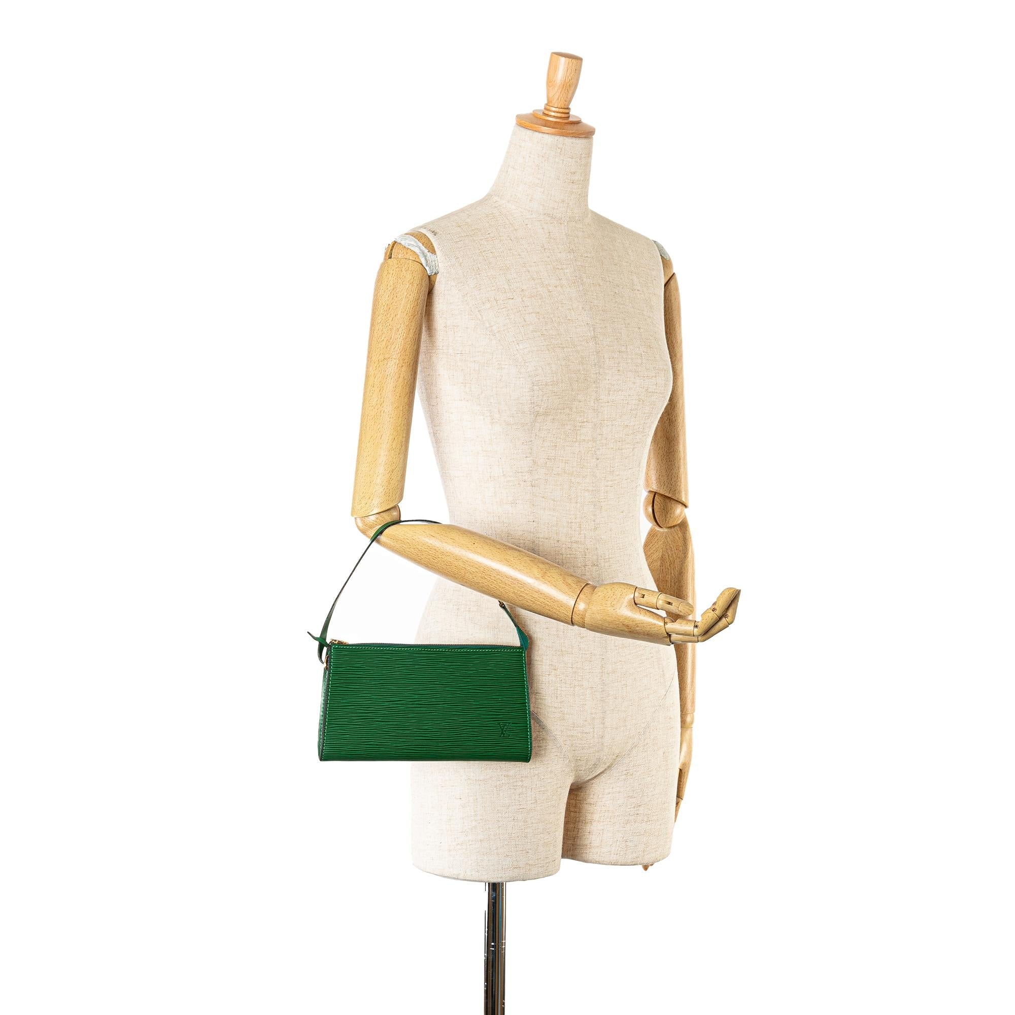 Louis Vuitton Epi Pochette Accessoires (SHG-vfAnZF)