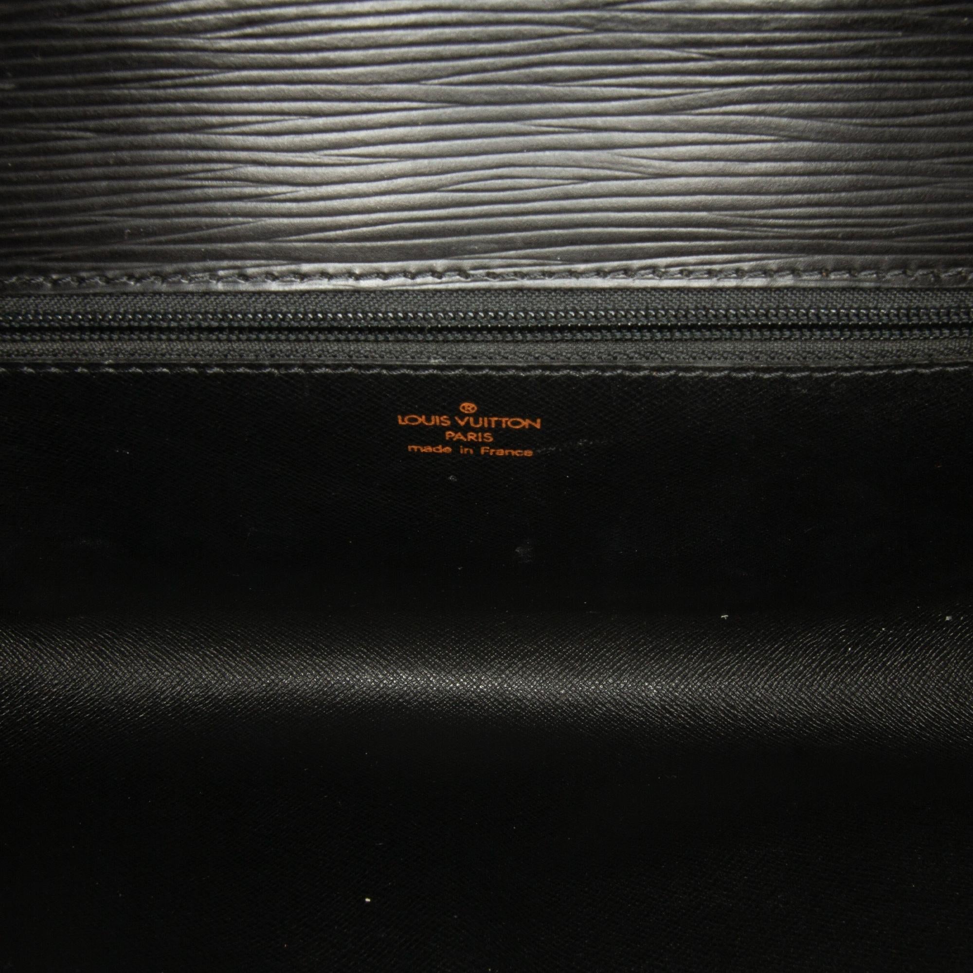 Louis Vuitton Epi Pochette Chaillot (SHG-b8islk)