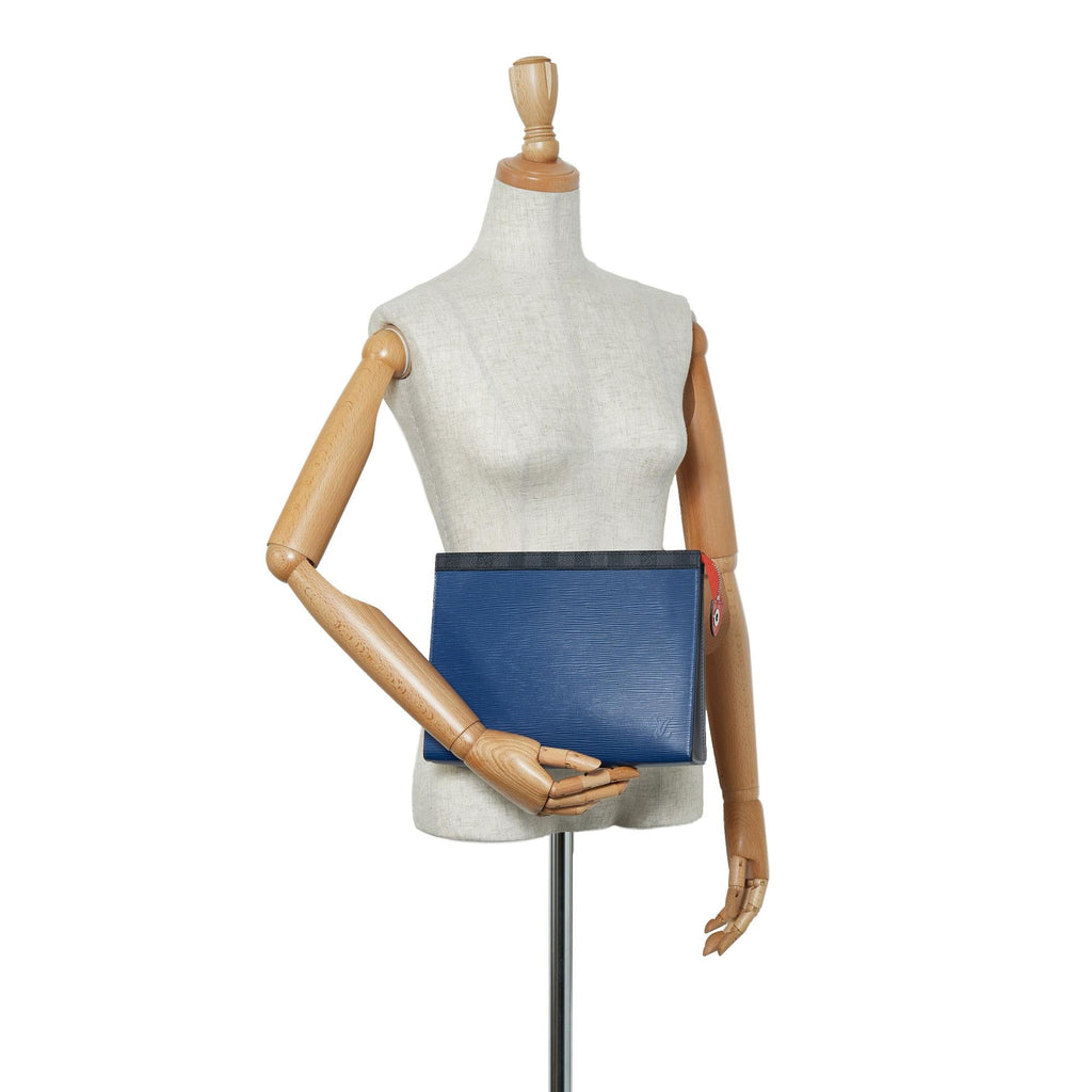 Louis Vuitton Epi Pochette Voyage MM (SHG-fhuM3i)