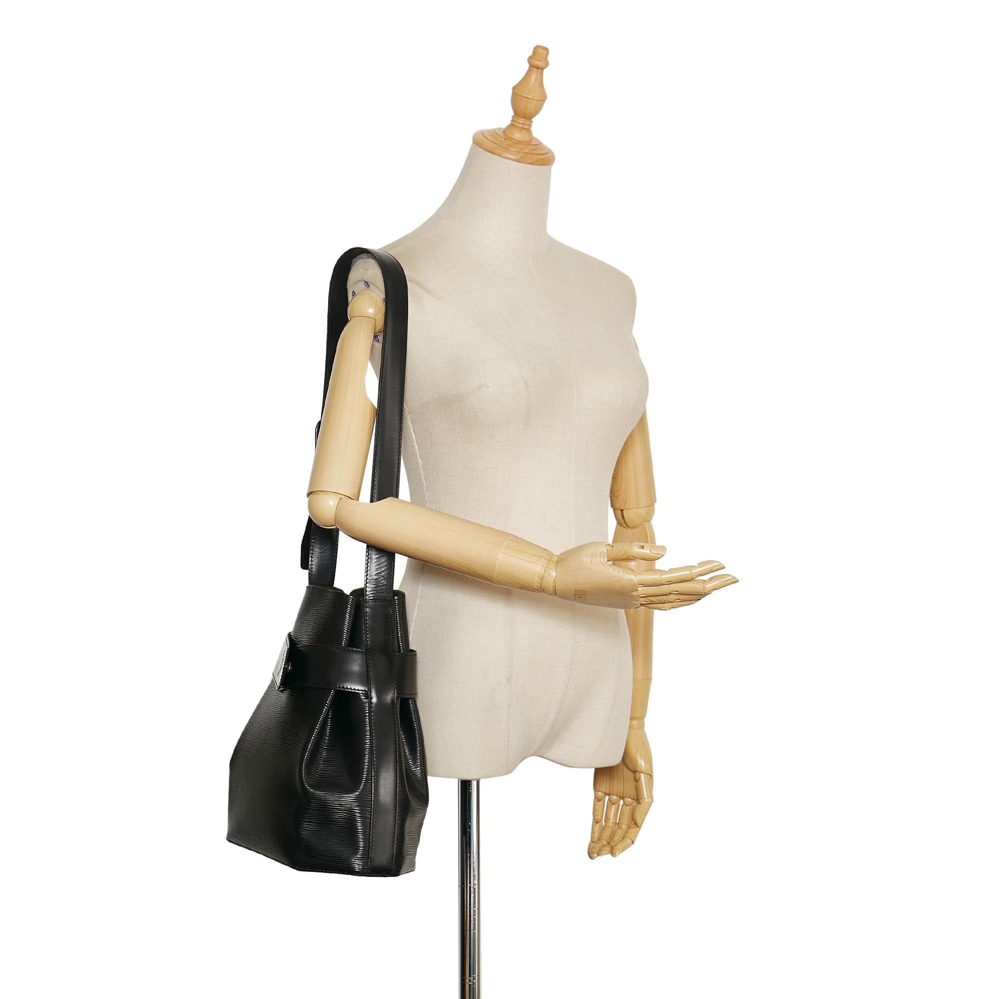 Louis Vuitton Epi Sac D'Epaule (SHG-35594)