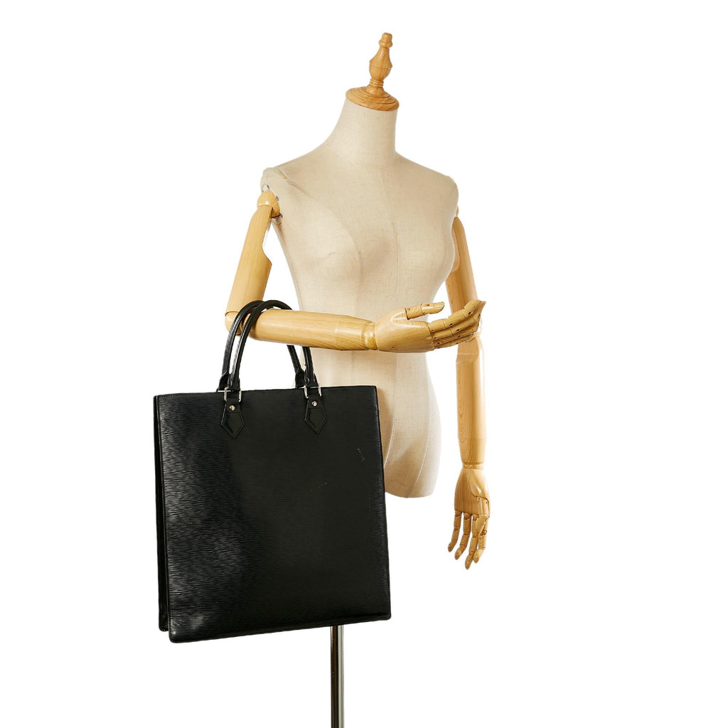 Louis Vuitton Epi Sac Plat PM (SHG-31941)