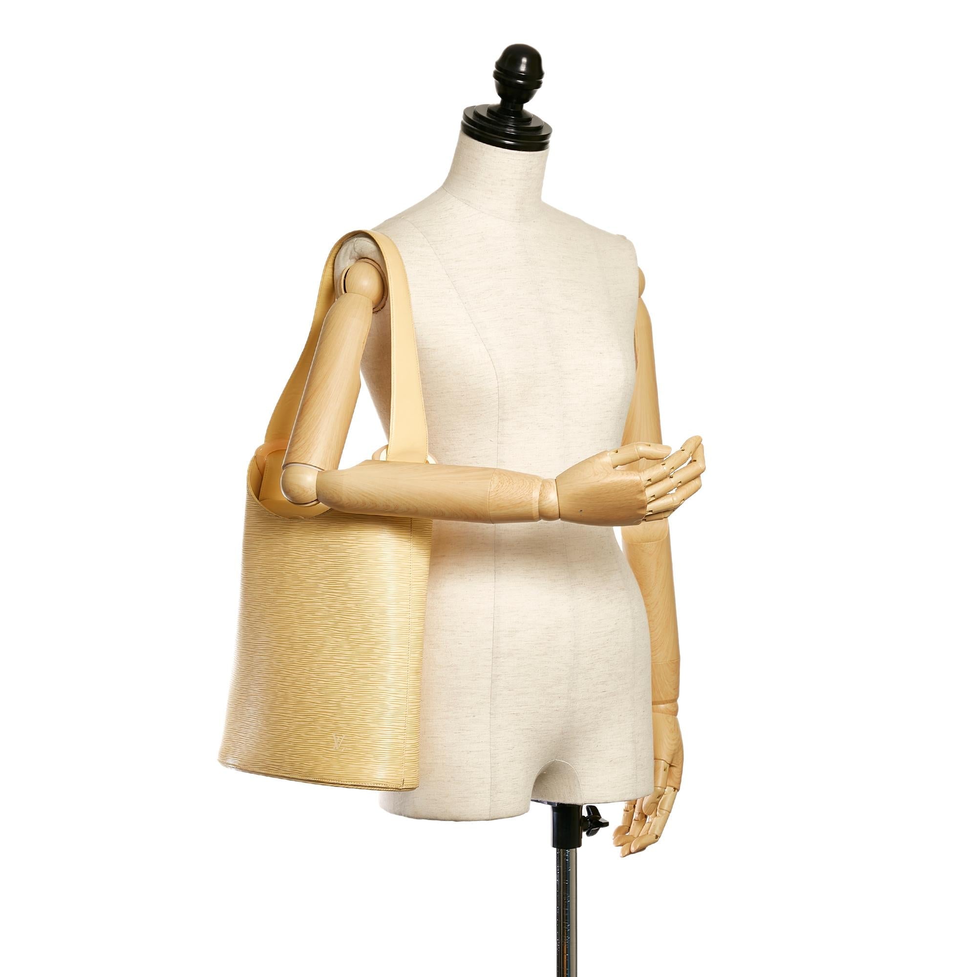 Louis Vuitton Epi Sac Verseau (SHG-32418)