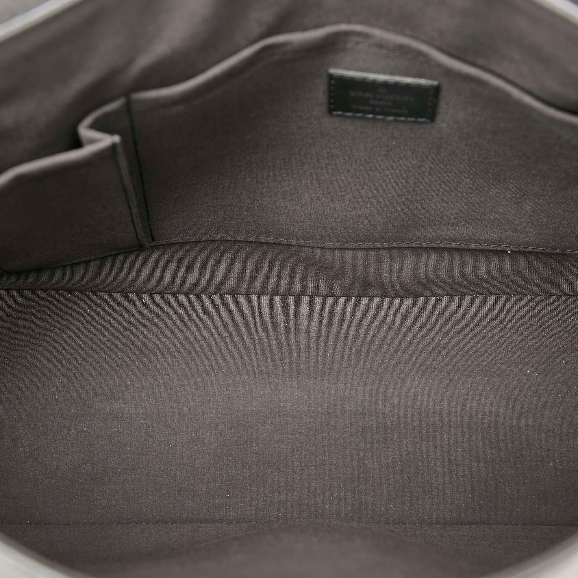 Louis Vuitton Epi Segur MM (SHG-23141)