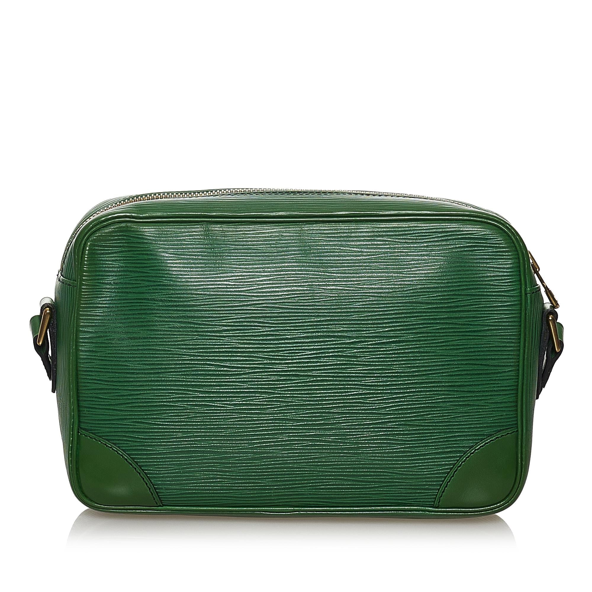 Louis Vuitton Epi Trocadero 24 (SHG-31399)