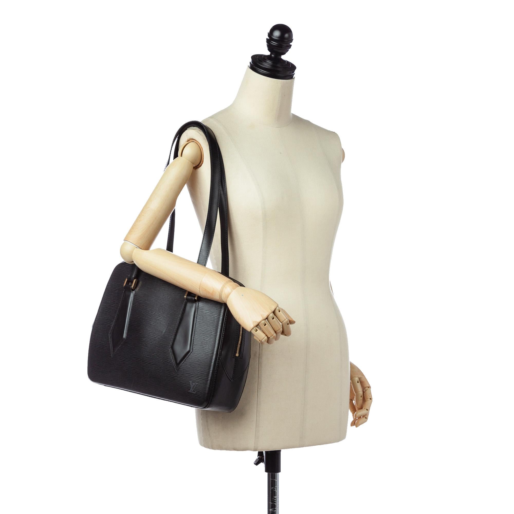 Louis Vuitton Epi Voltaire (SHG-22222)