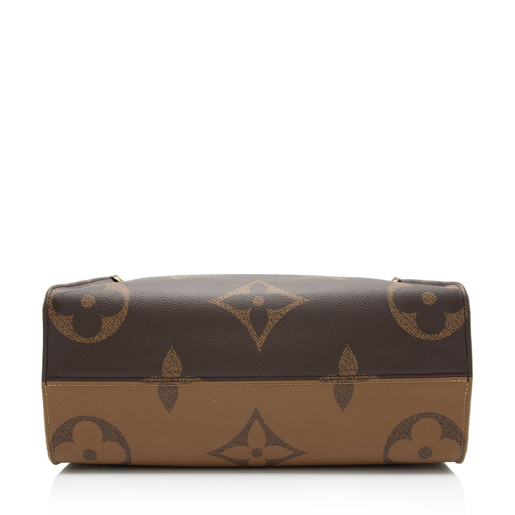Louis Vuitton Giant Monogram Canvas Onthego MM Tote (SHF-zMPhIY)