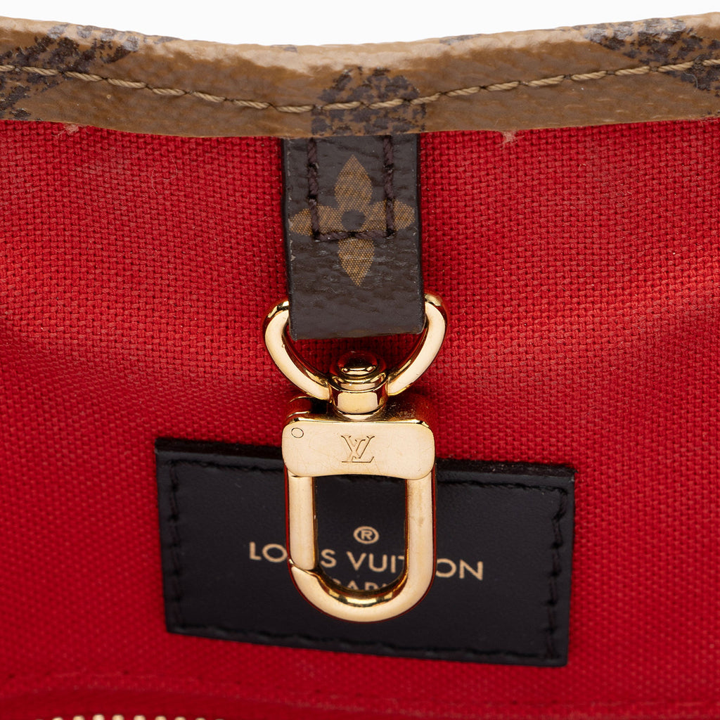 Louis Vuitton Giant Monogram Canvas Onthego MM Tote (SHF-zMPhIY)