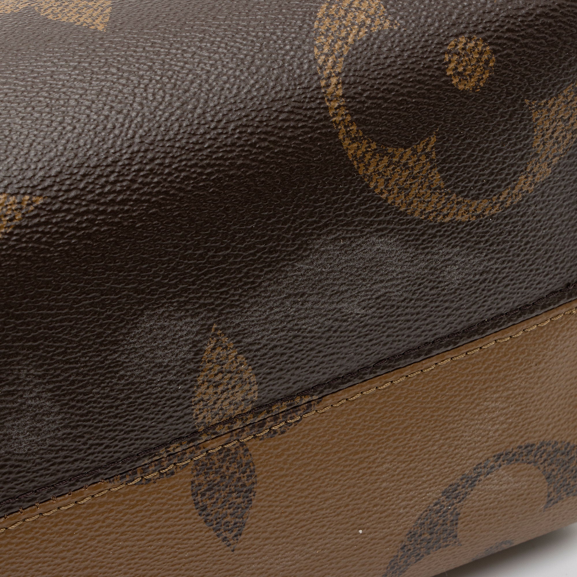 Louis Vuitton Giant Monogram Canvas Onthego MM Tote (SHF-tL87g4)