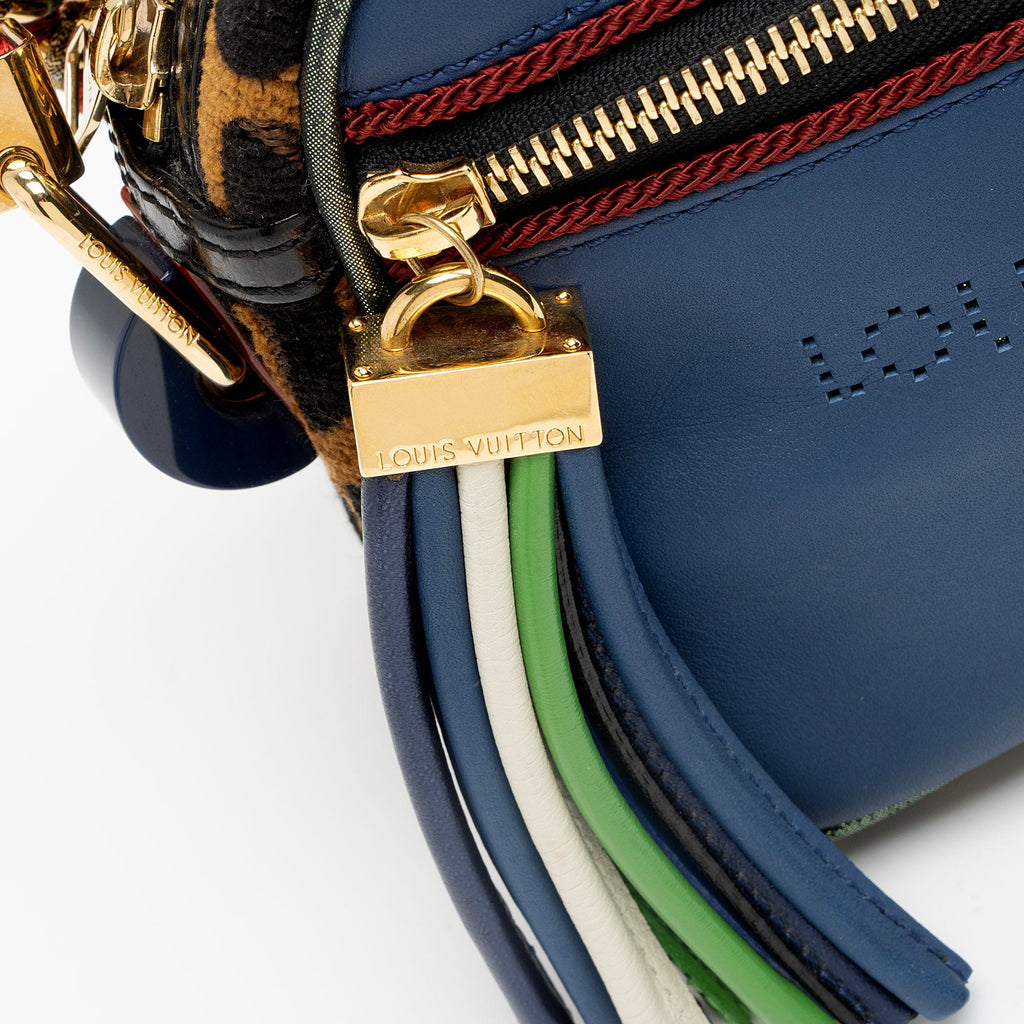 Louis Vuitton Limited Edition Calfskin Savane Flight Bag (SHF-M9uV5p)