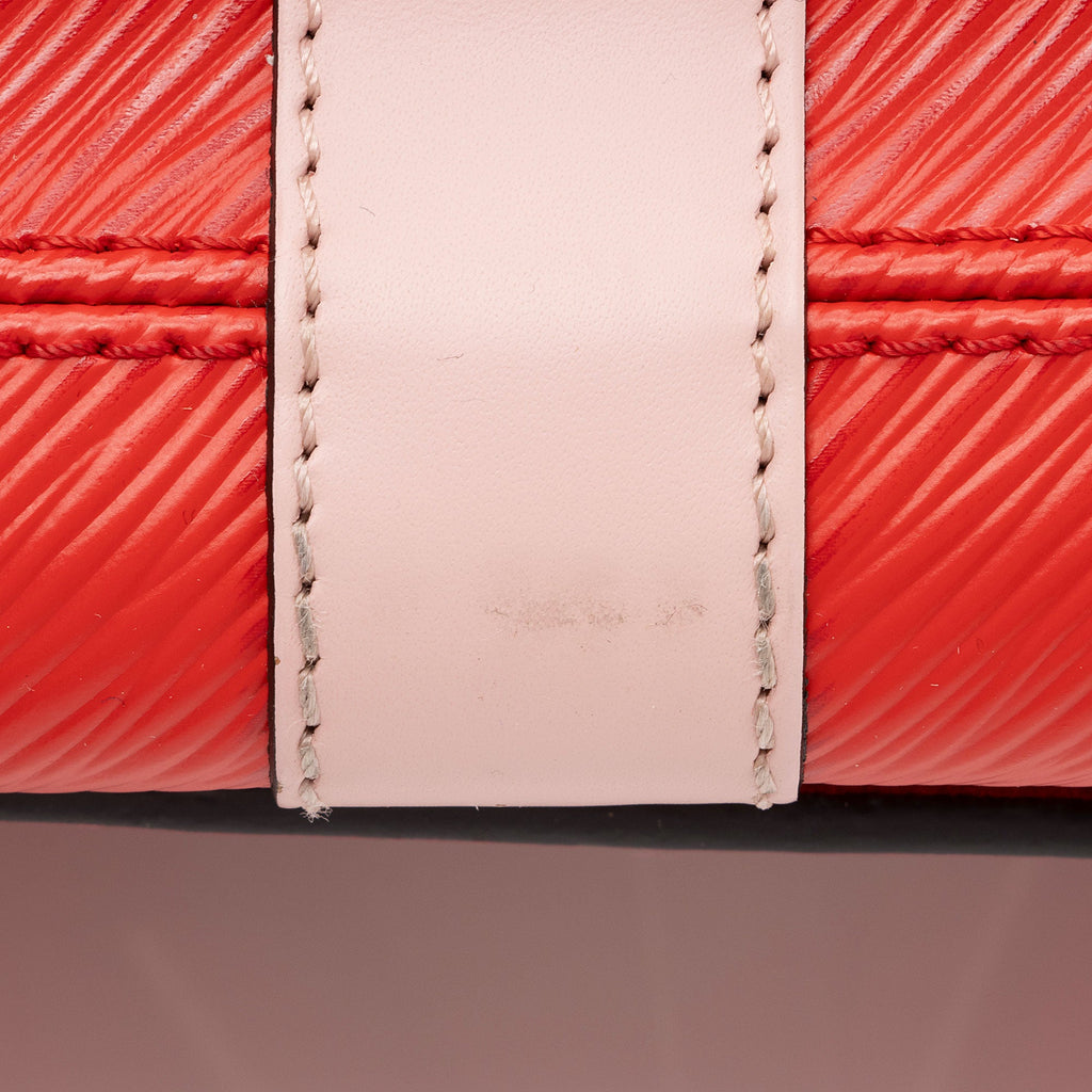 Louis Vuitton Limited Edition Epi Leather Trunk Twist MM Shoulder Bag (SHF-iqpJsA)