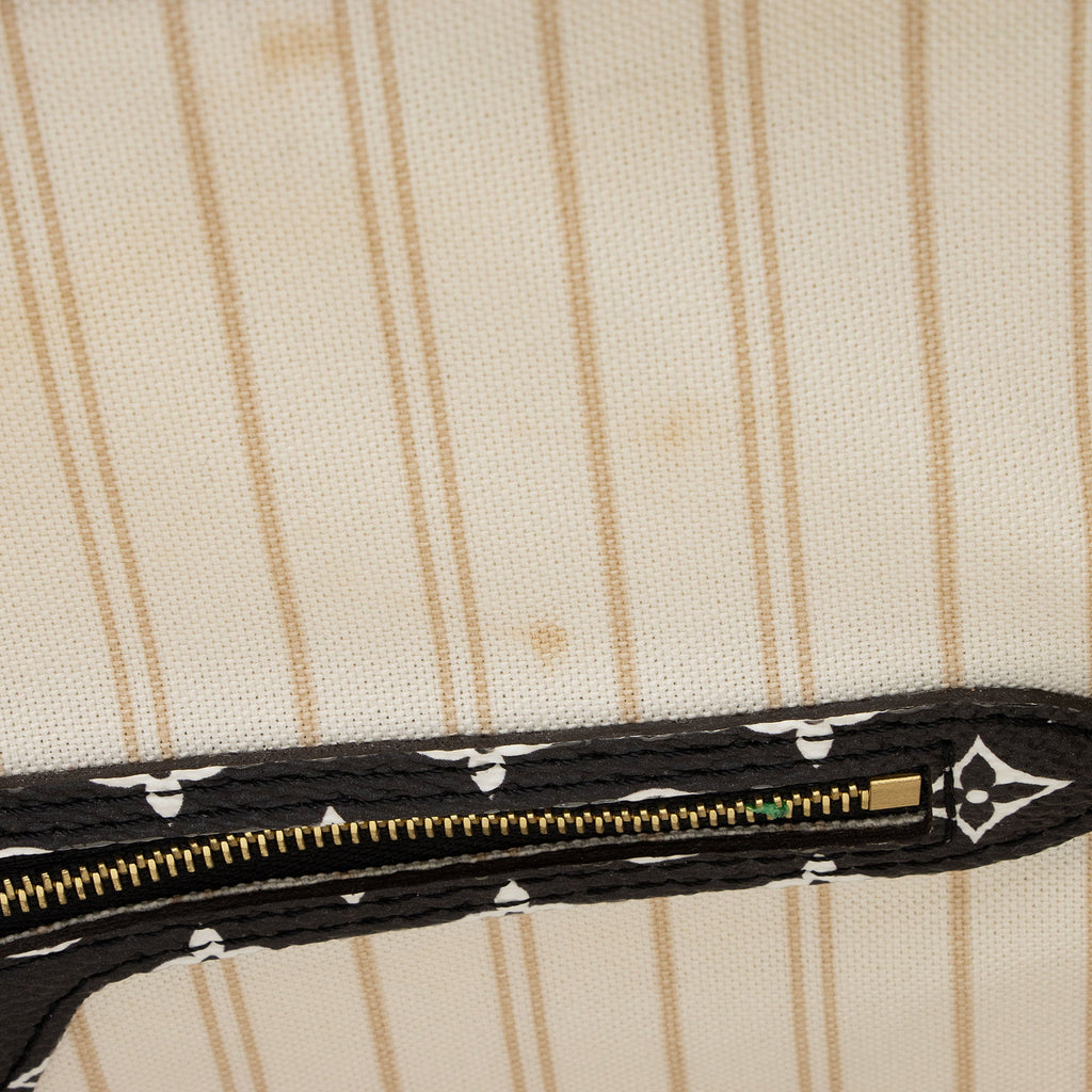 Louis Vuitton Limited Edition Giant Monogram Canvas Jungle Neverfull MM Tote