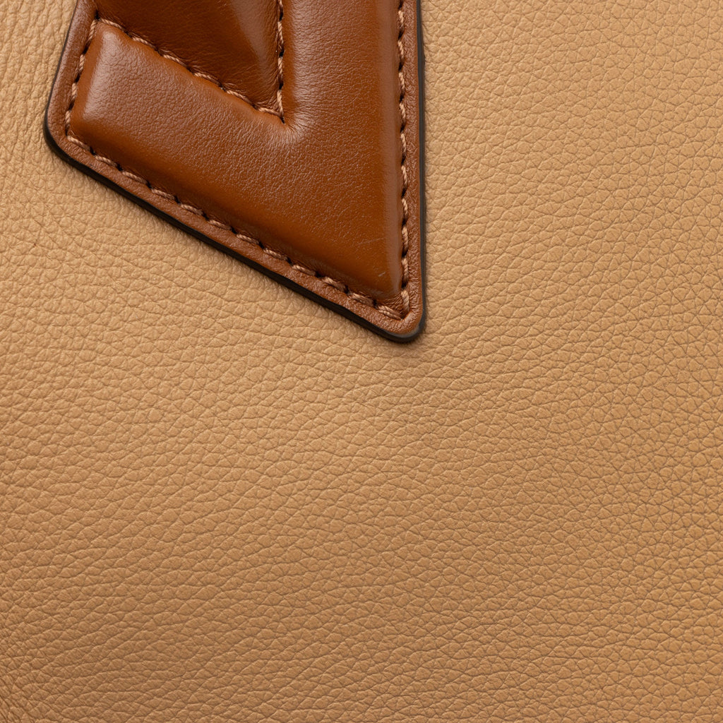 Louis Vuitton Mahina Calfskin On My Side MM Tote (SHF-C4Ei6m)