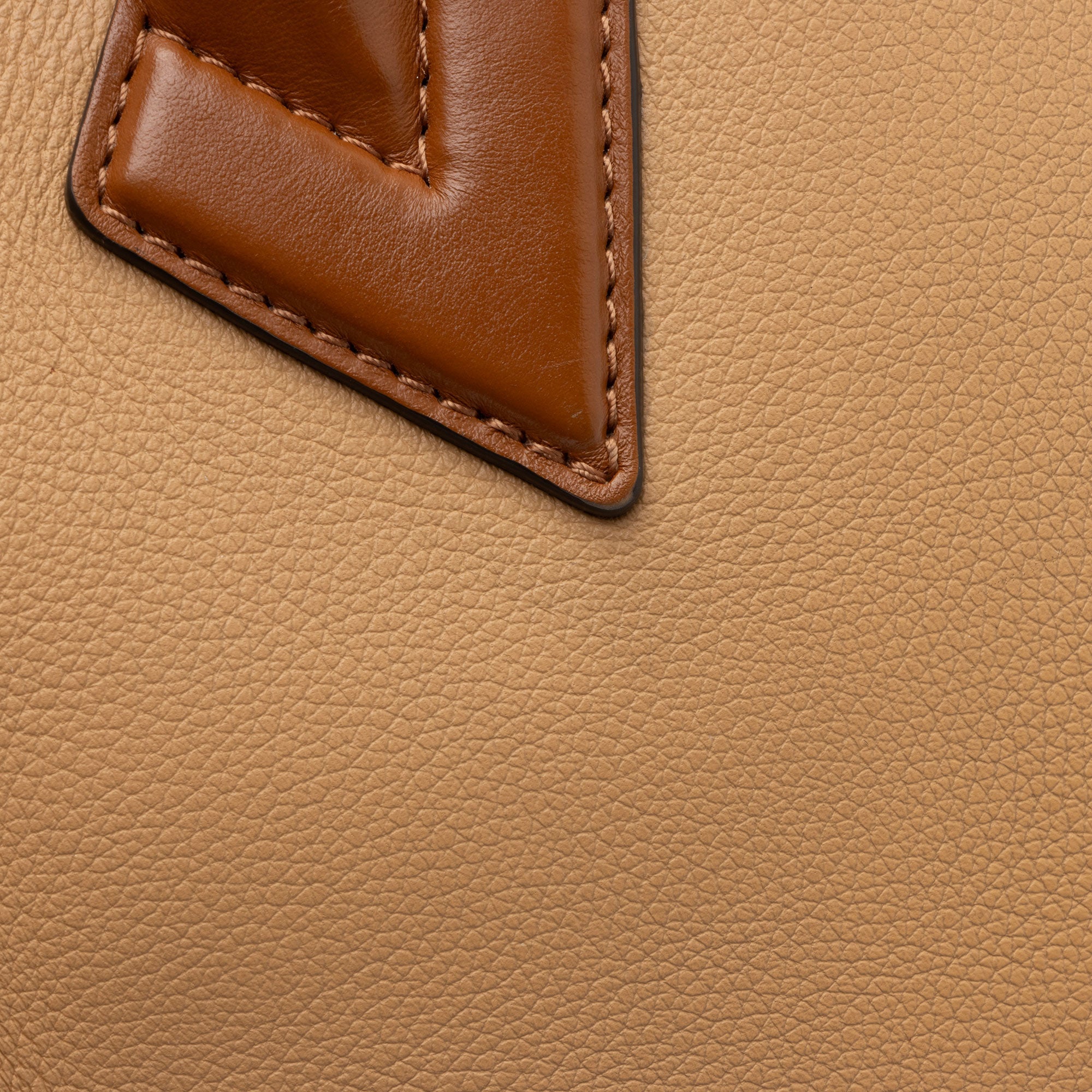 Louis Vuitton Mahina Calfskin On My Side MM Tote (SHF-C4Ei6m)