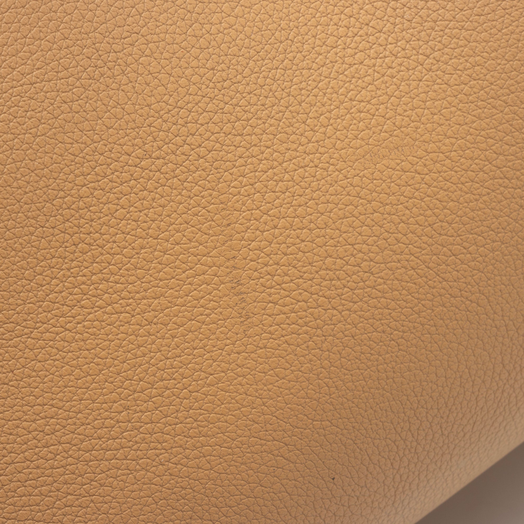 Louis Vuitton Mahina Calfskin On My Side MM Tote (SHF-C4Ei6m)