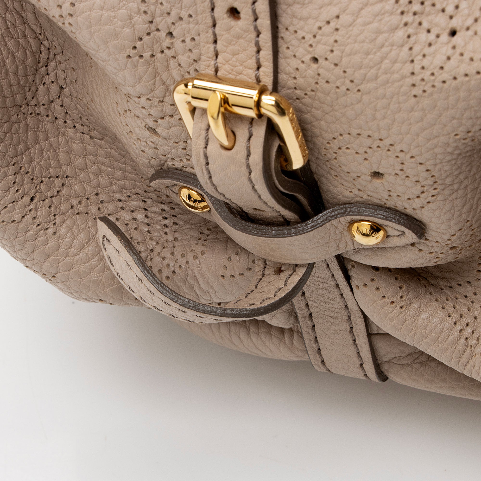 Louis Vuitton Mahina Leather L Hobo