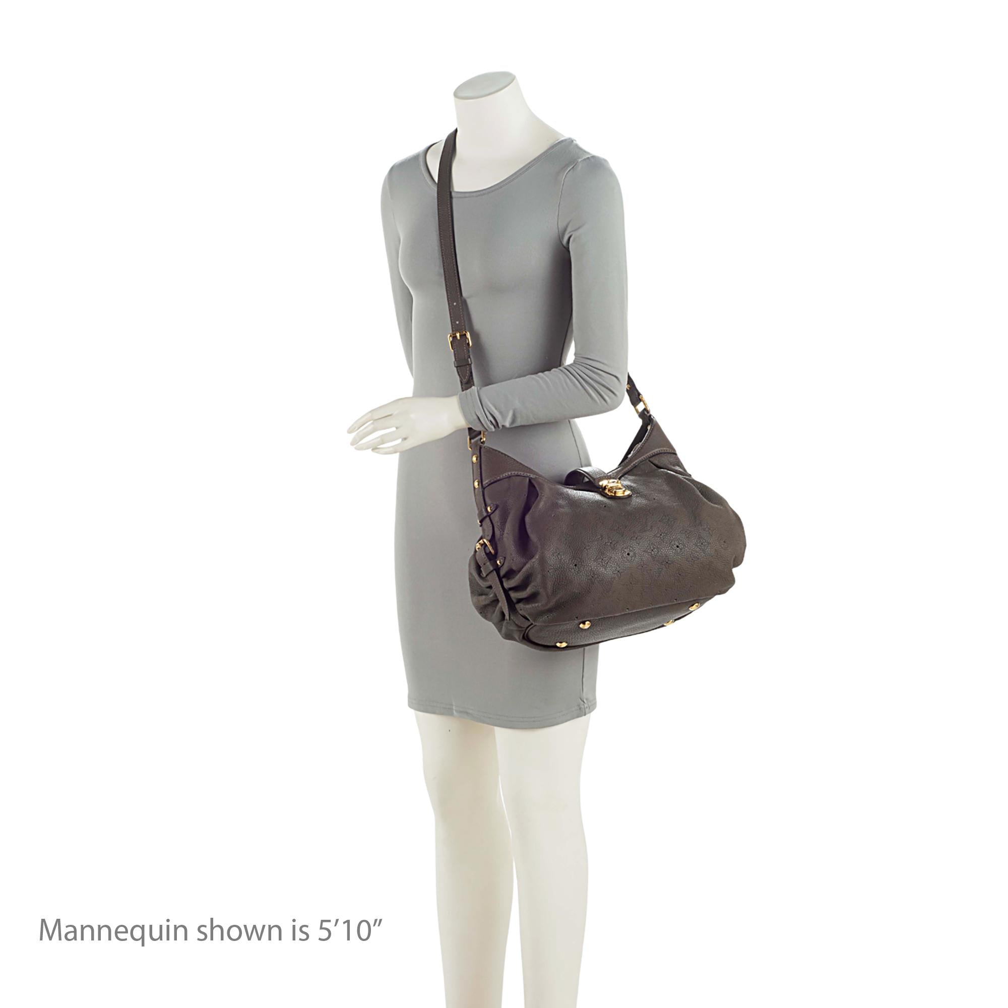 Louis Vuitton Mahina Leather XS Shoulder Bag (SHF-UHARnq)