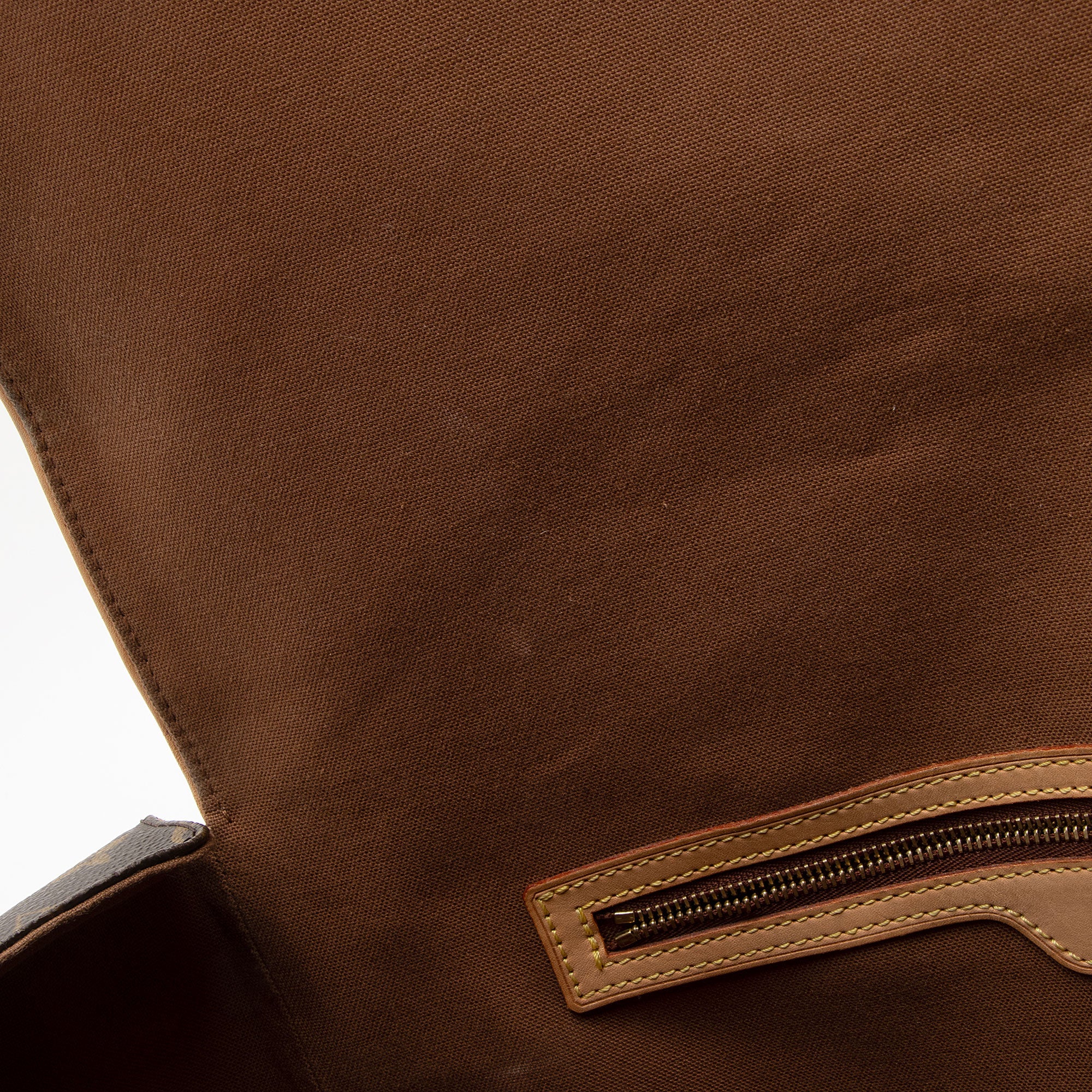 Louis Vuitton Monogram Canvas Abbesses Messenger Bag (SHF-O4XVsn)