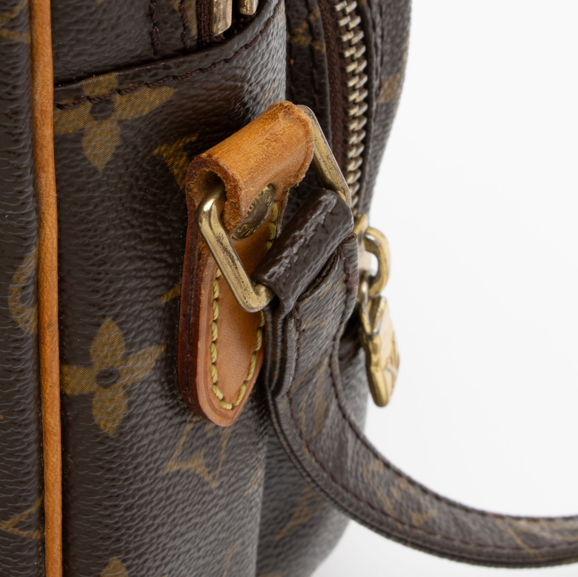 Louis Vuitton Monogram Canvas Amazone Shoulder Bag (SHF-ZIBSCo)