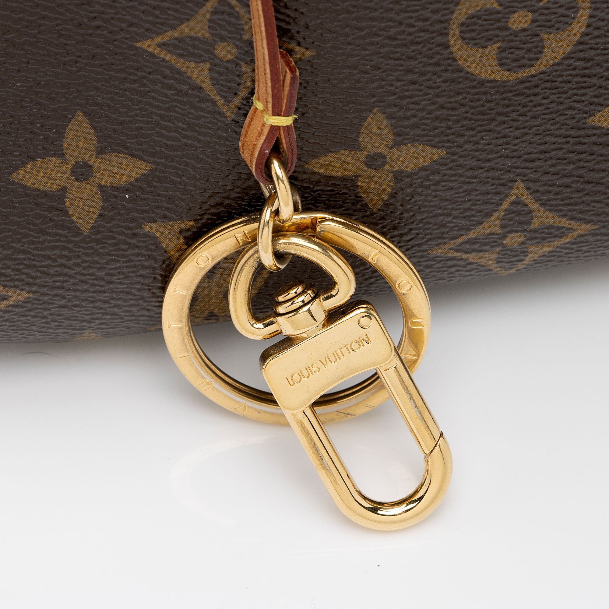 Louis Vuitton Monogram Canvas Artsy MM Shoulder Bag (SHF-9FAvJR)