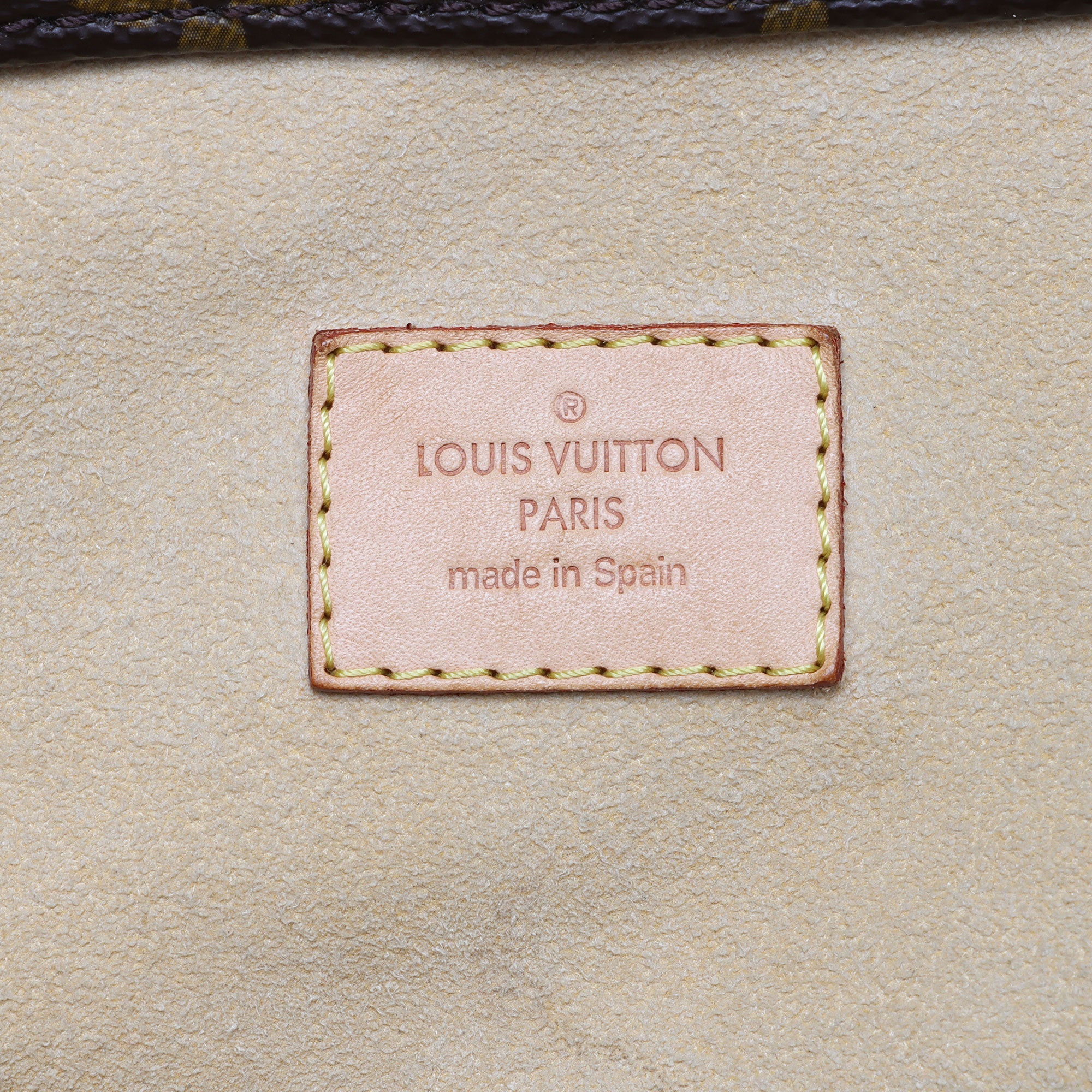 Louis Vuitton Monogram Canvas Artsy MM Shoulder Bag (SHF-ogoQR0)