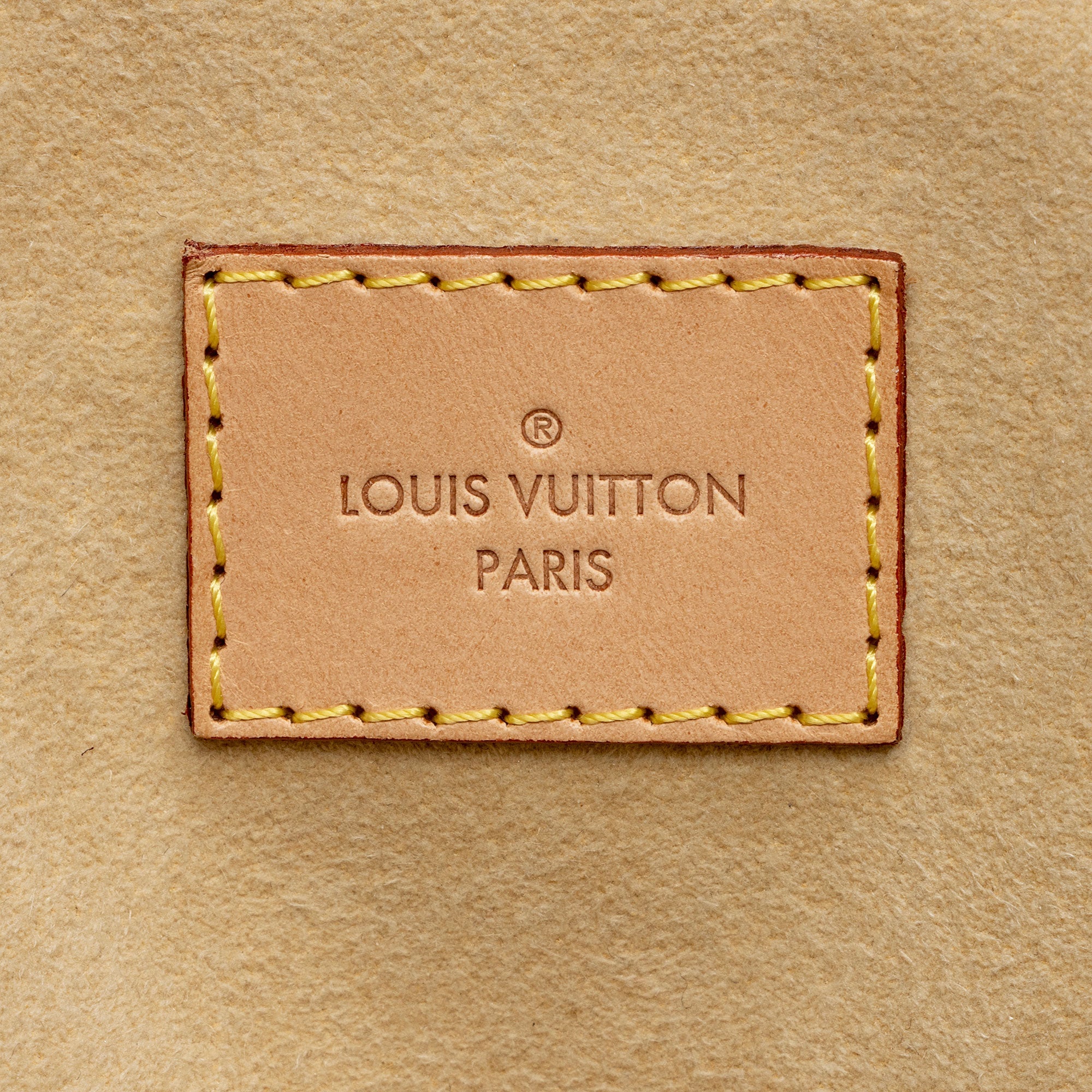 Louis Vuitton Monogram Canvas Artsy MM Shoulder Bag (SHF-5pi6hr)
