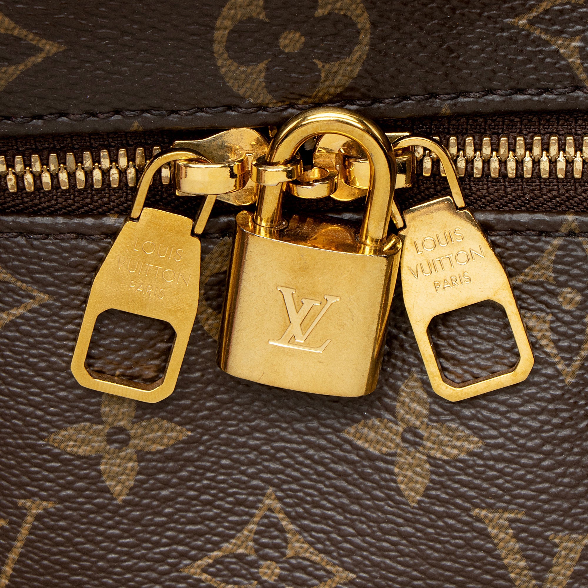 Louis Vuitton Monogram Canvas Berri MM Shoulder Bag