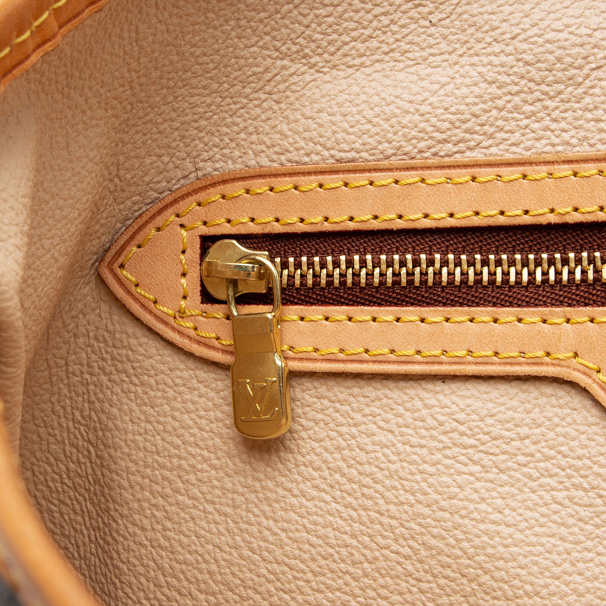 Louis Vuitton Monogram Canvas Bucket GM Tote (SHF-RnIGXM)