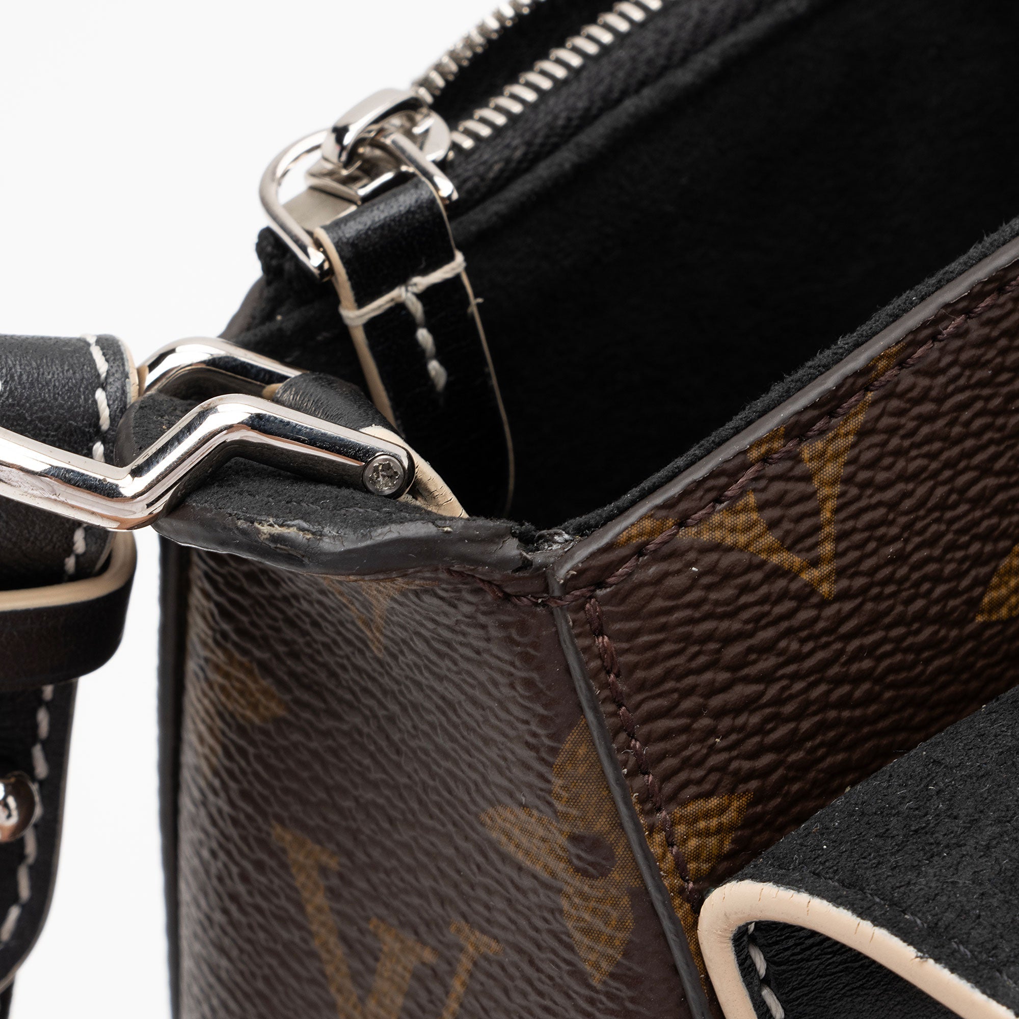 Louis Vuitton Monogram Canvas Chain It PM Shoulder Bag - FINAL SALE (SHF-Cs01bC)