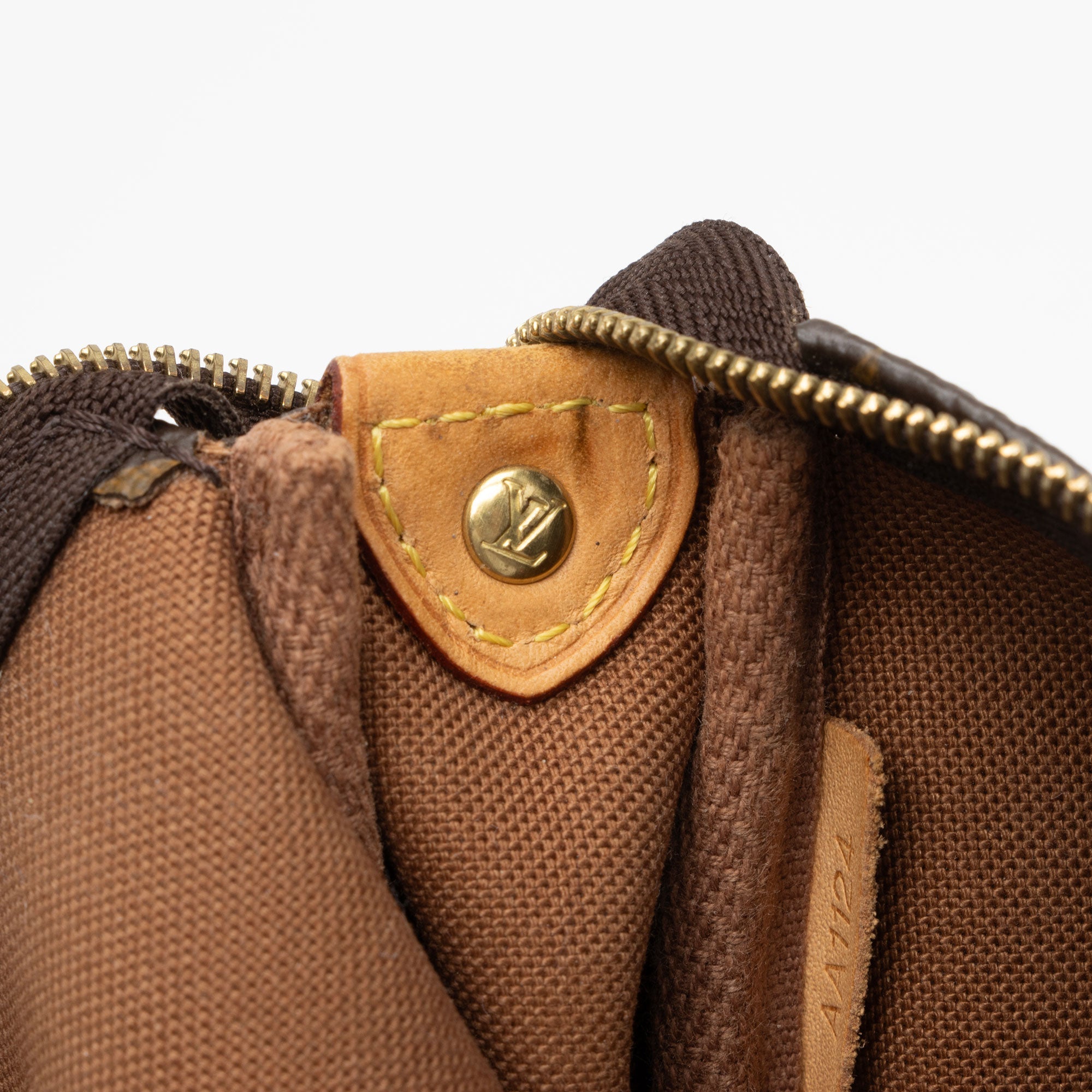 Louis Vuitton Monogram Canvas Eva Clutch (SHF-AbJ6dZ)