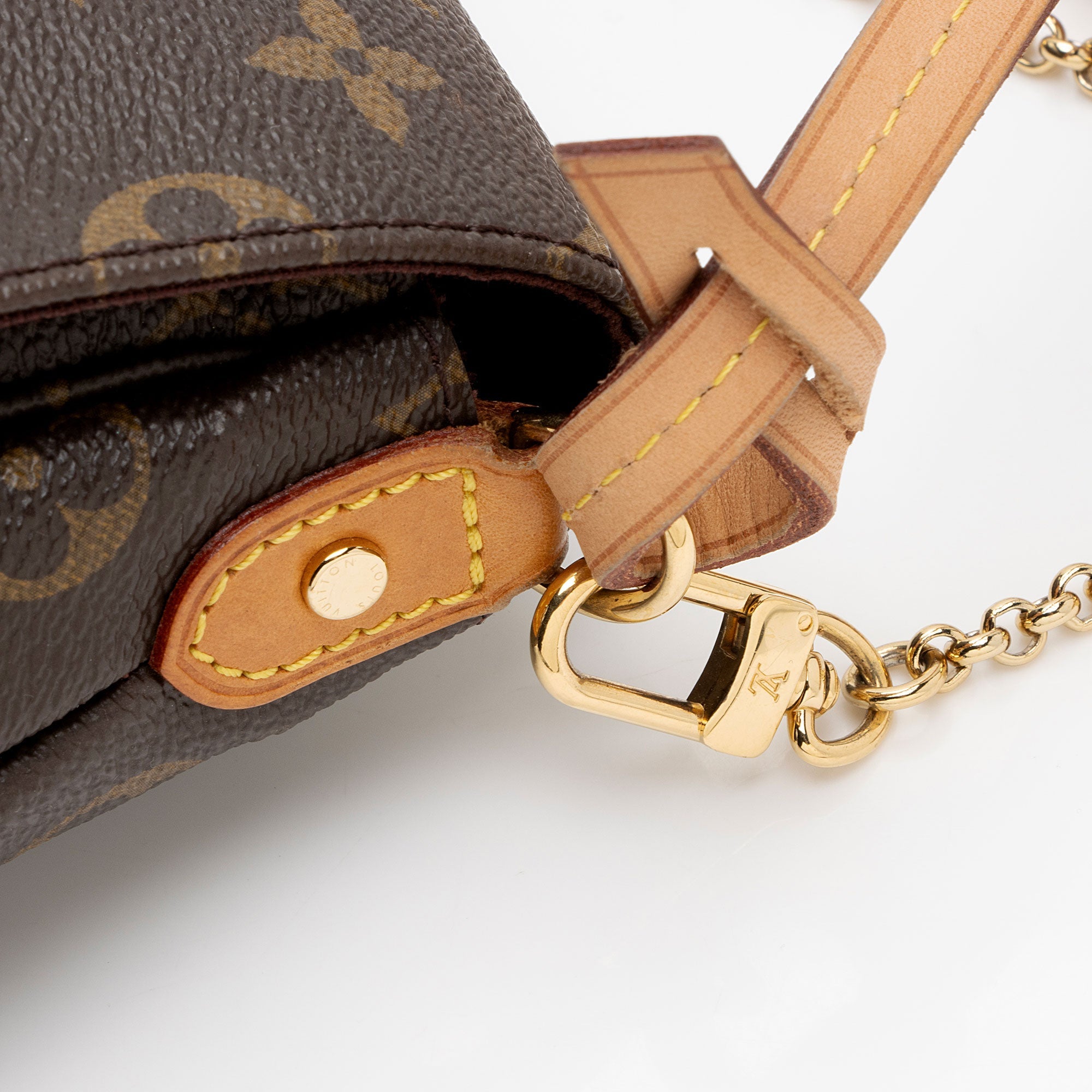 Louis Vuitton Monogram Canvas Favorite MM Shoulder Bag (SHF-shILro)