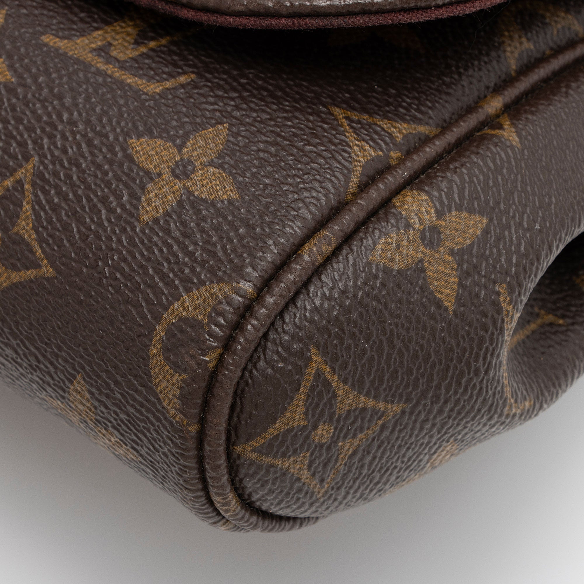 Louis Vuitton Monogram Canvas Favorite MM Shoulder Bag (SHF-vOz9V2)