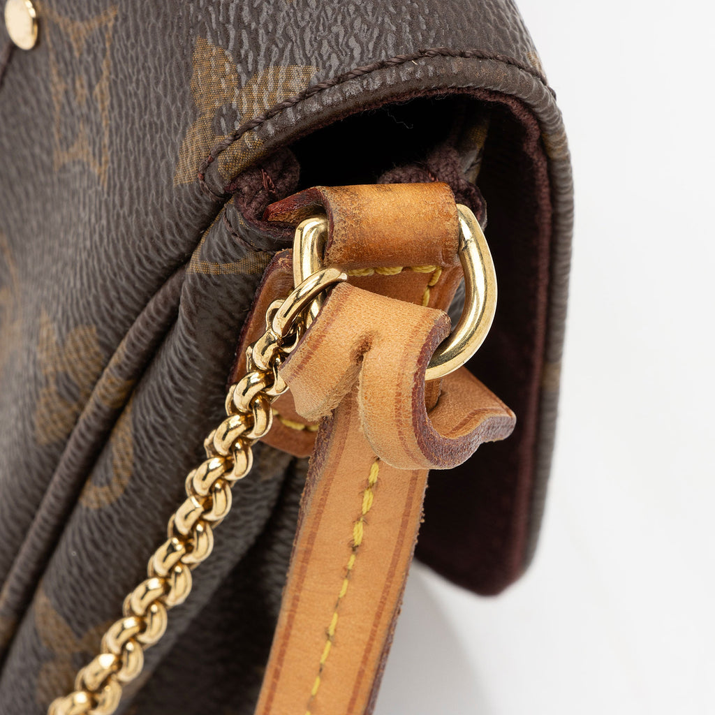 Louis Vuitton Monogram Canvas Favorite PM Shoulder Bag (SHF-o8d1xF)