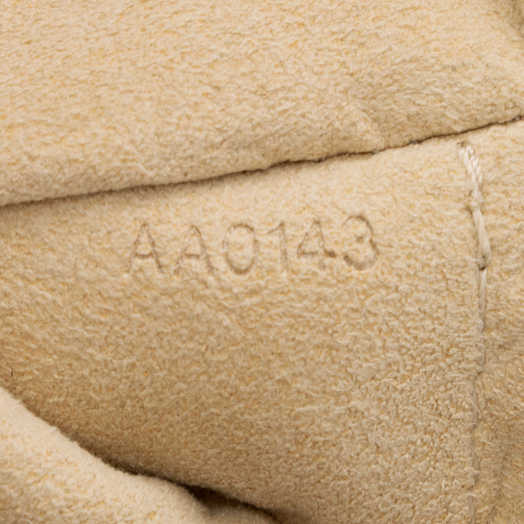 Louis Vuitton Monogram Canvas Milla MM Pochette (SHF-SUsMut)