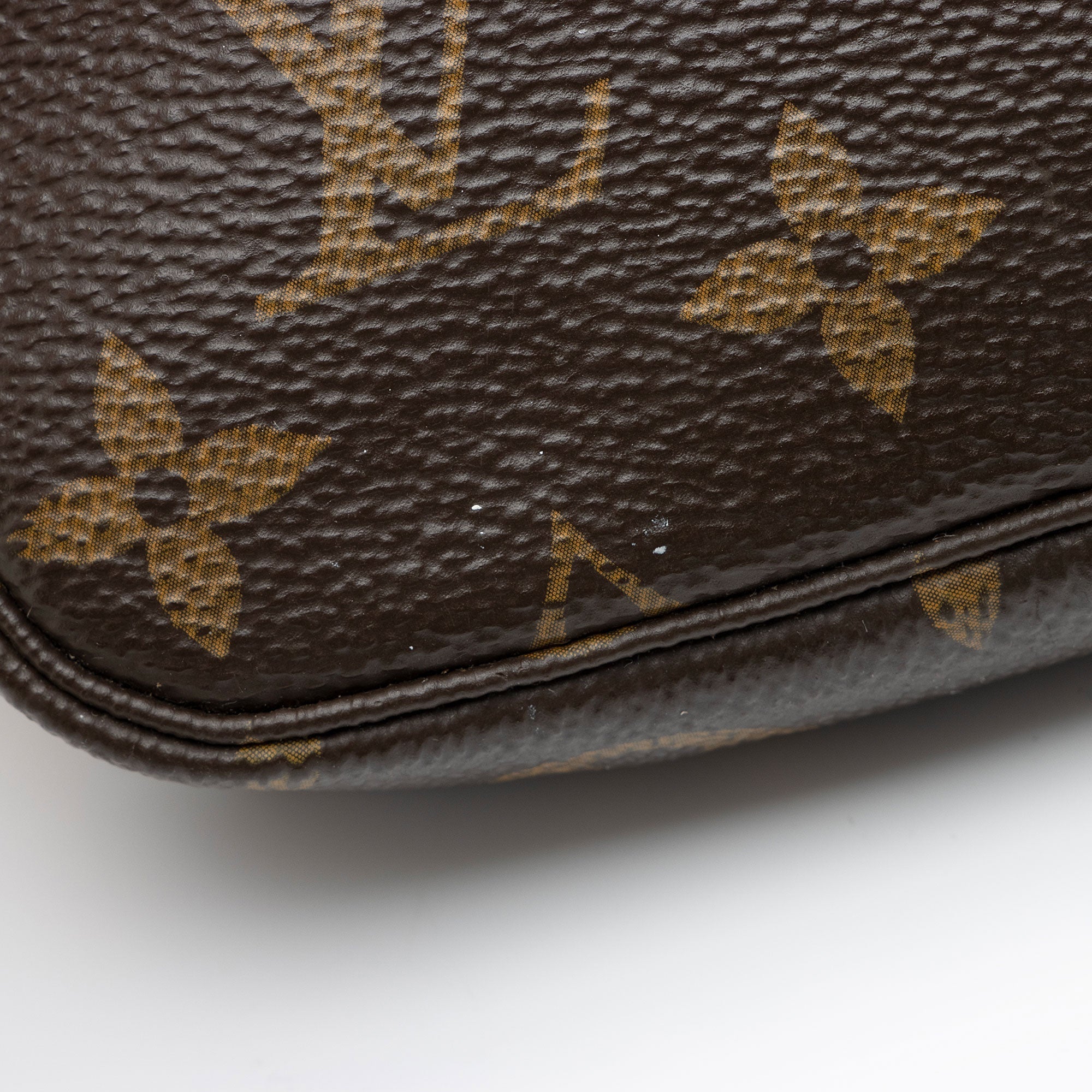 Louis Vuitton Monogram Canvas Mini Pochette Accessoires - FINAL SALE (SHF-IQRtfM)