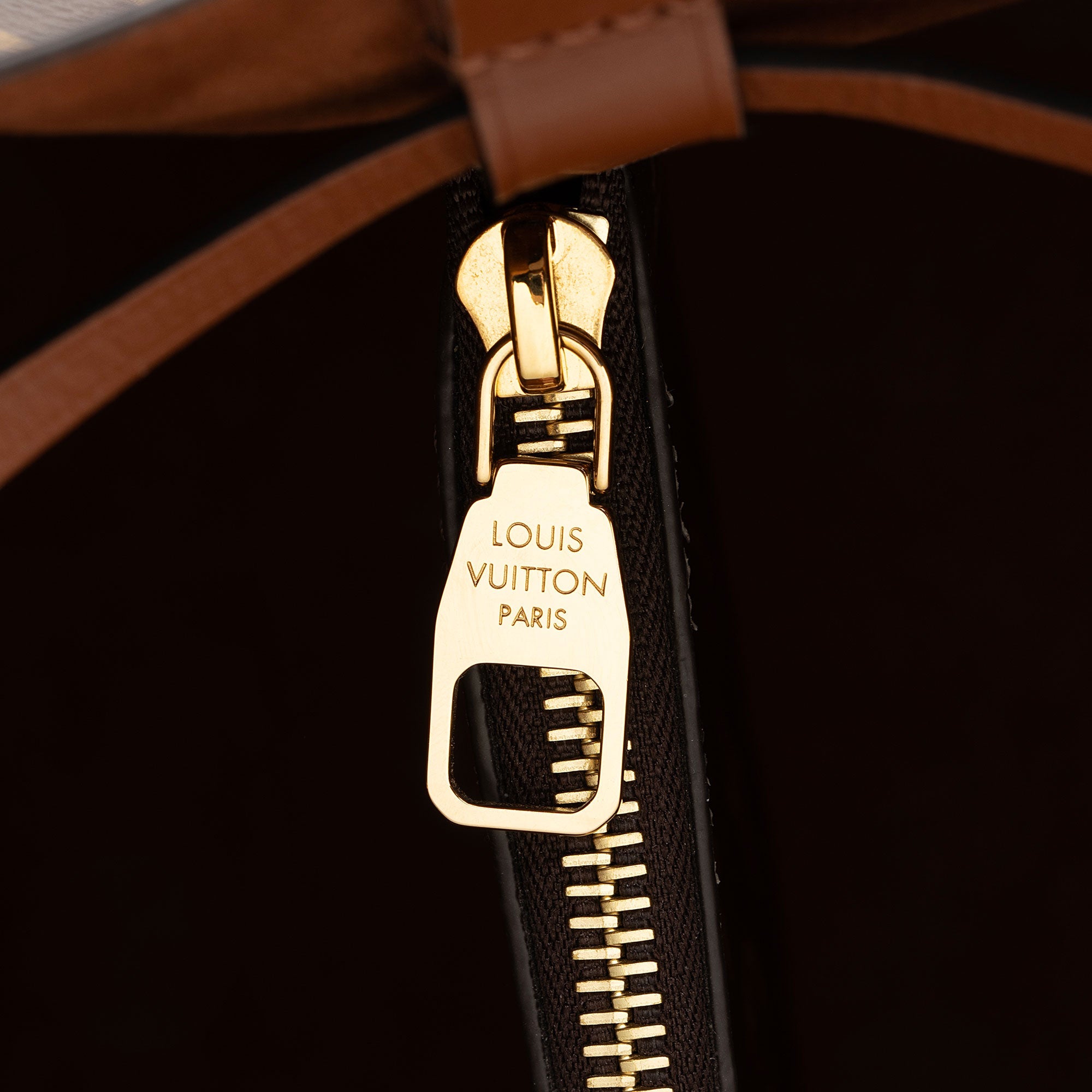 Louis Vuitton Monogram Canvas Neonoe Shoulder Bag (SHF-vTEOAx)