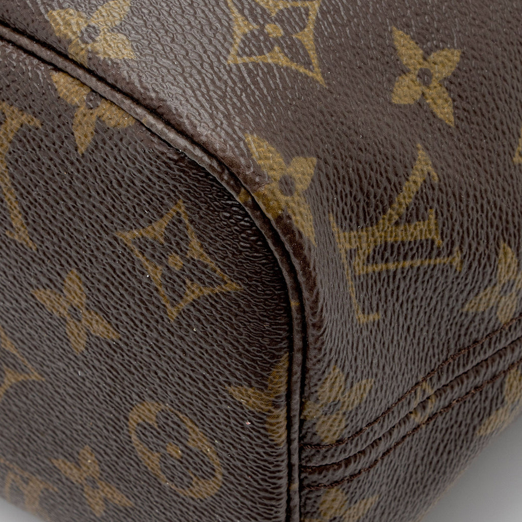 Louis Vuitton Monogram Canvas Neverfull PM Tote (SHF-aV7xhL)