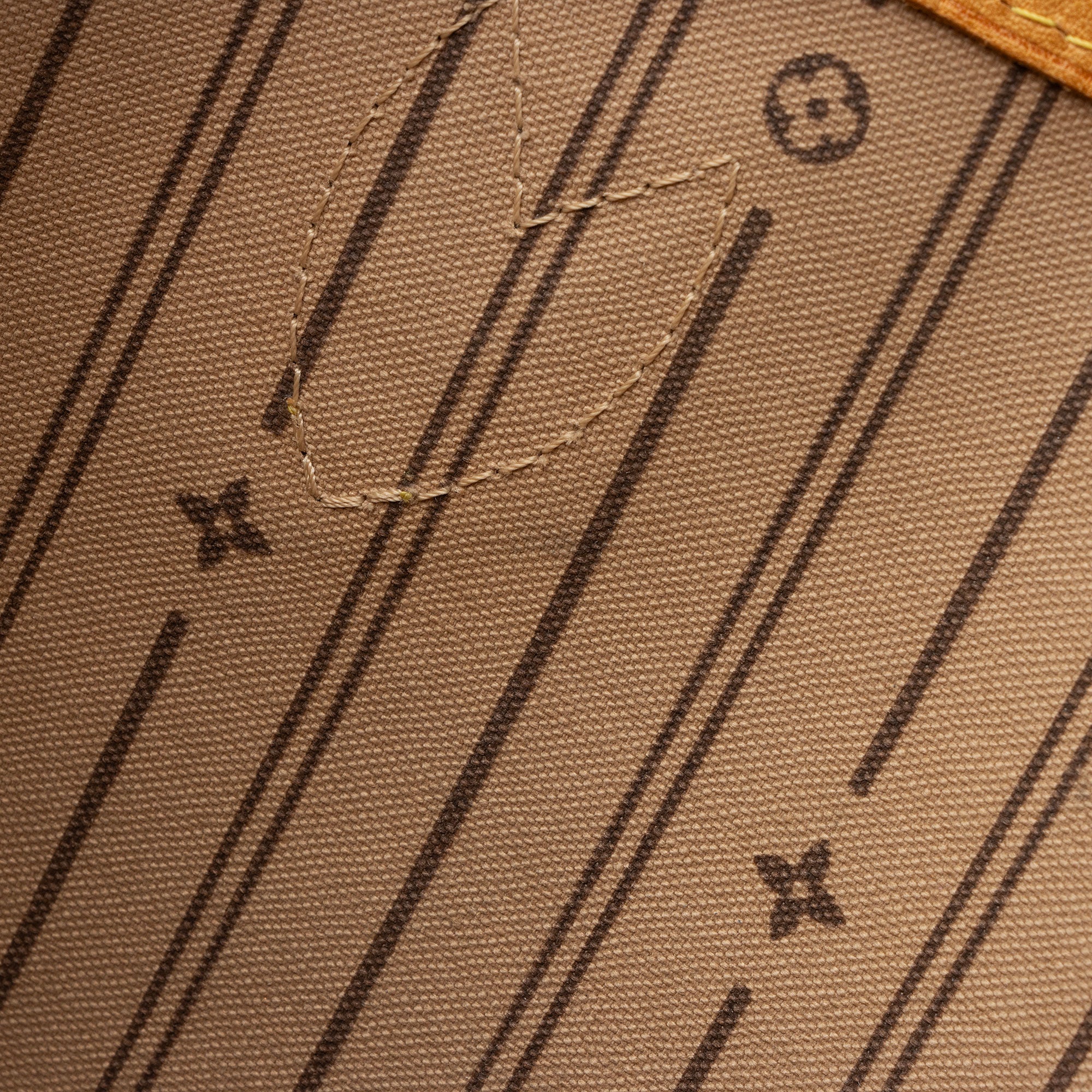 Louis Vuitton Monogram Canvas Neverfull PM Tote (SHF-DmVsmU)