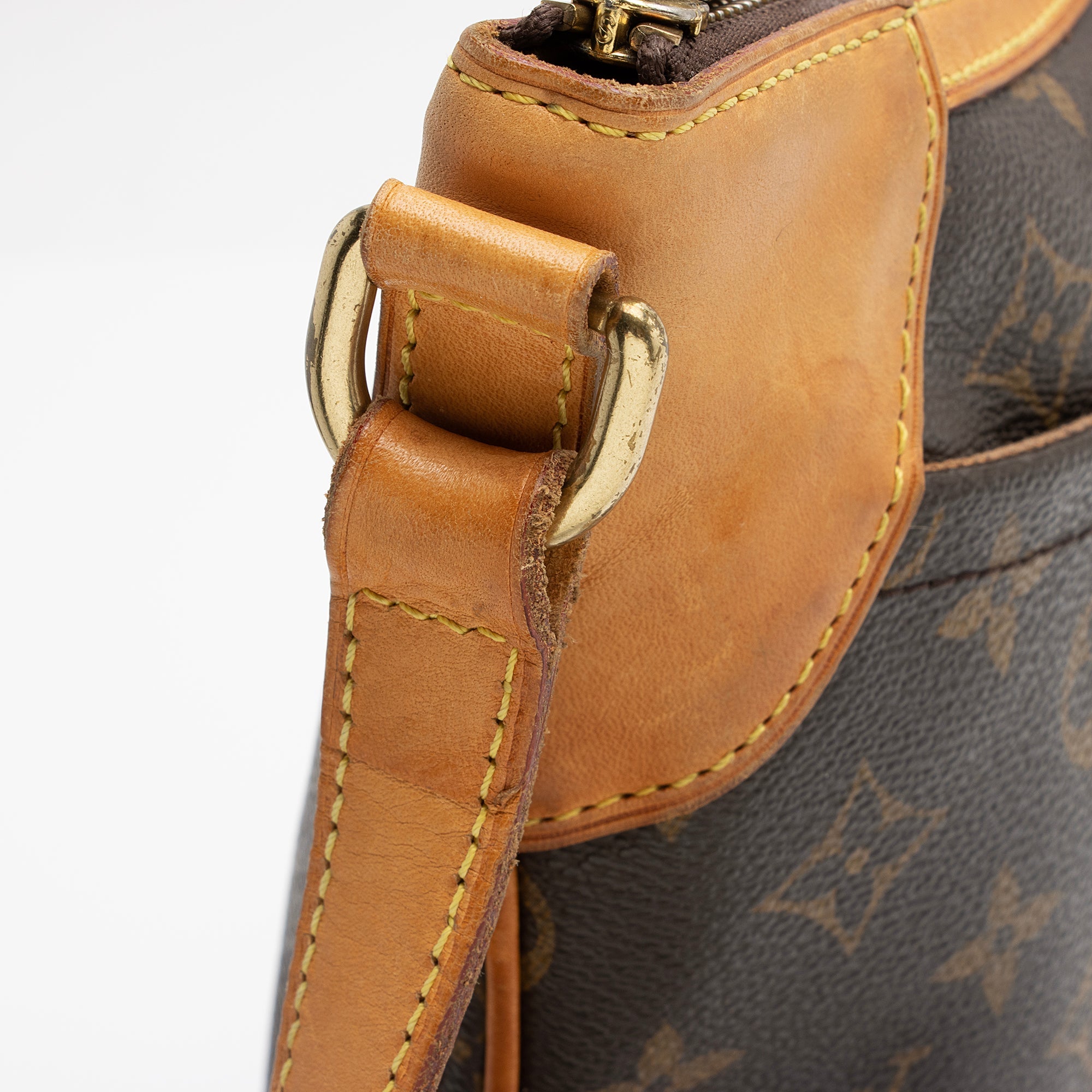 Louis Vuitton Monogram Canvas Odeon MM Shoulder Bag (SHF-YZiYCD)
