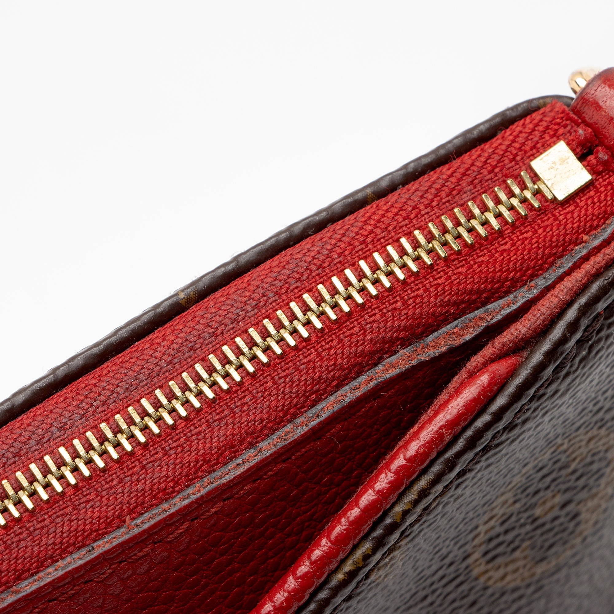 Louis Vuitton Monogram Canvas Pallas Clutch (SHF-HrIB4Y)