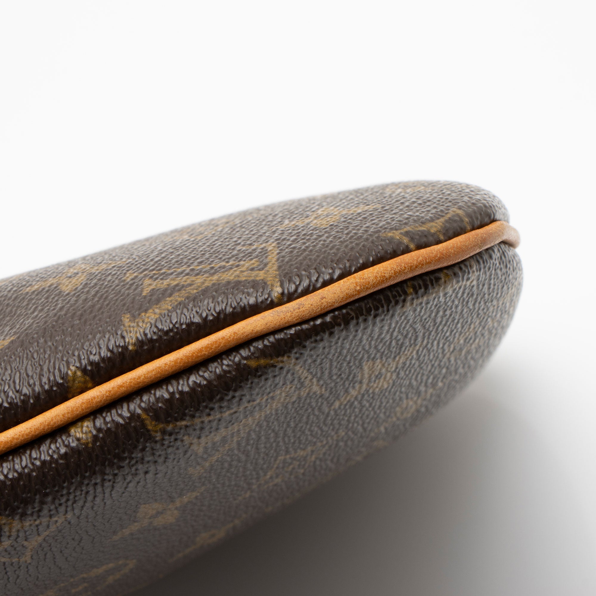 Louis Vuitton Monogram Canvas Pochette Bosphore Messenger (SHF-M14r03)