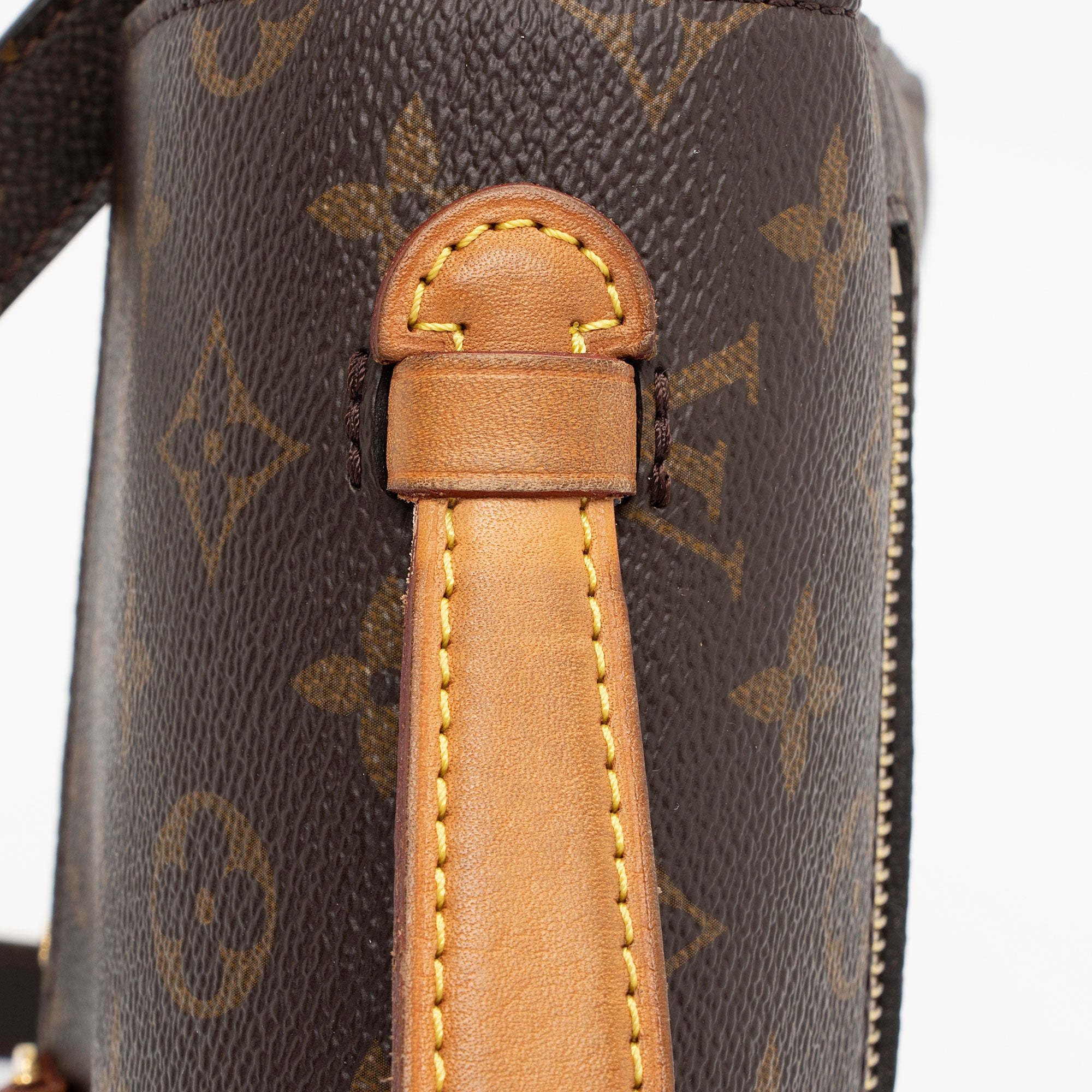 Louis Vuitton Monogram Canvas Pochette Metis Shoulder Bag (SHF-qI76Nd)