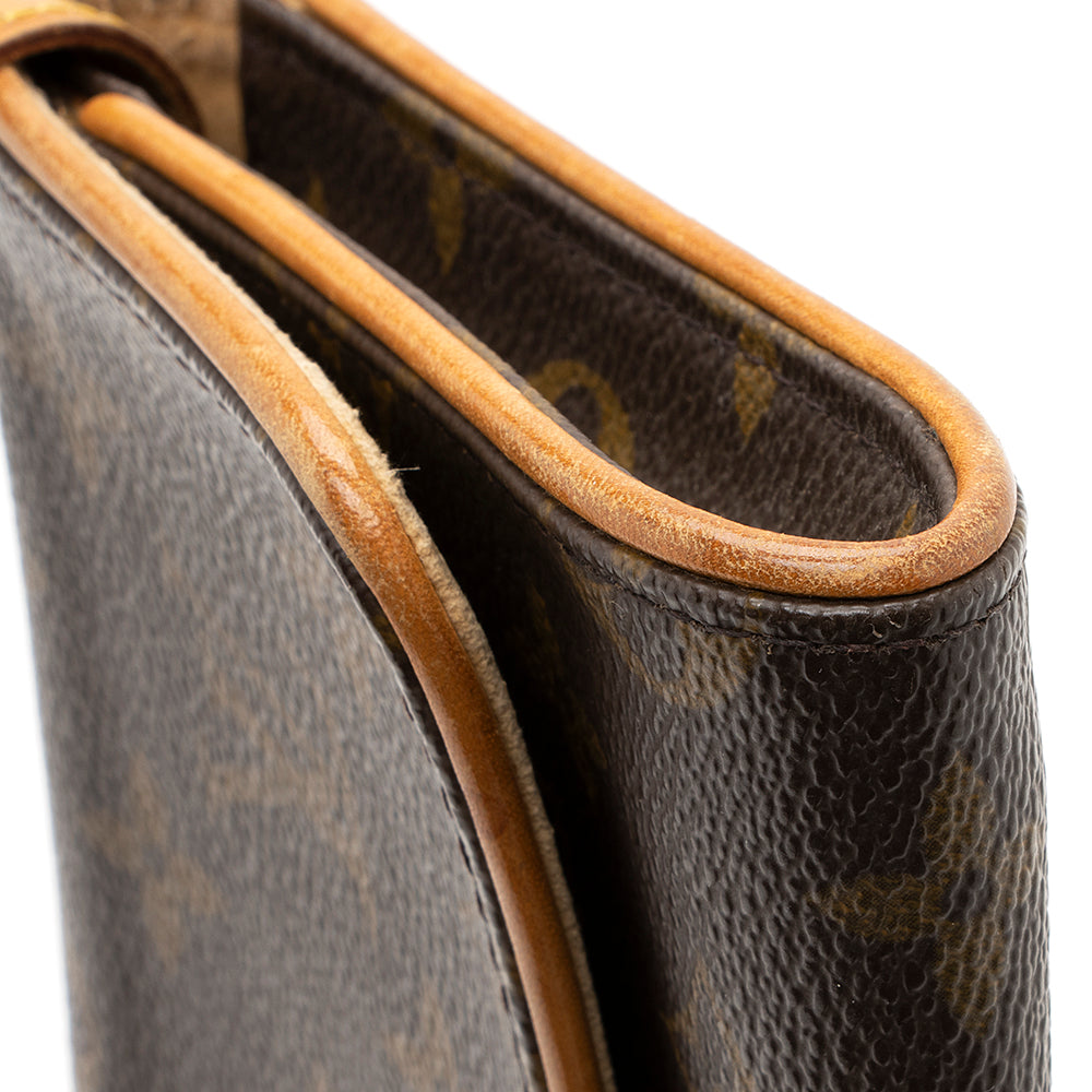 Louis Vuitton Monogram Canvas Pochette Twin GM Shoulder Bag (SHF-19243)