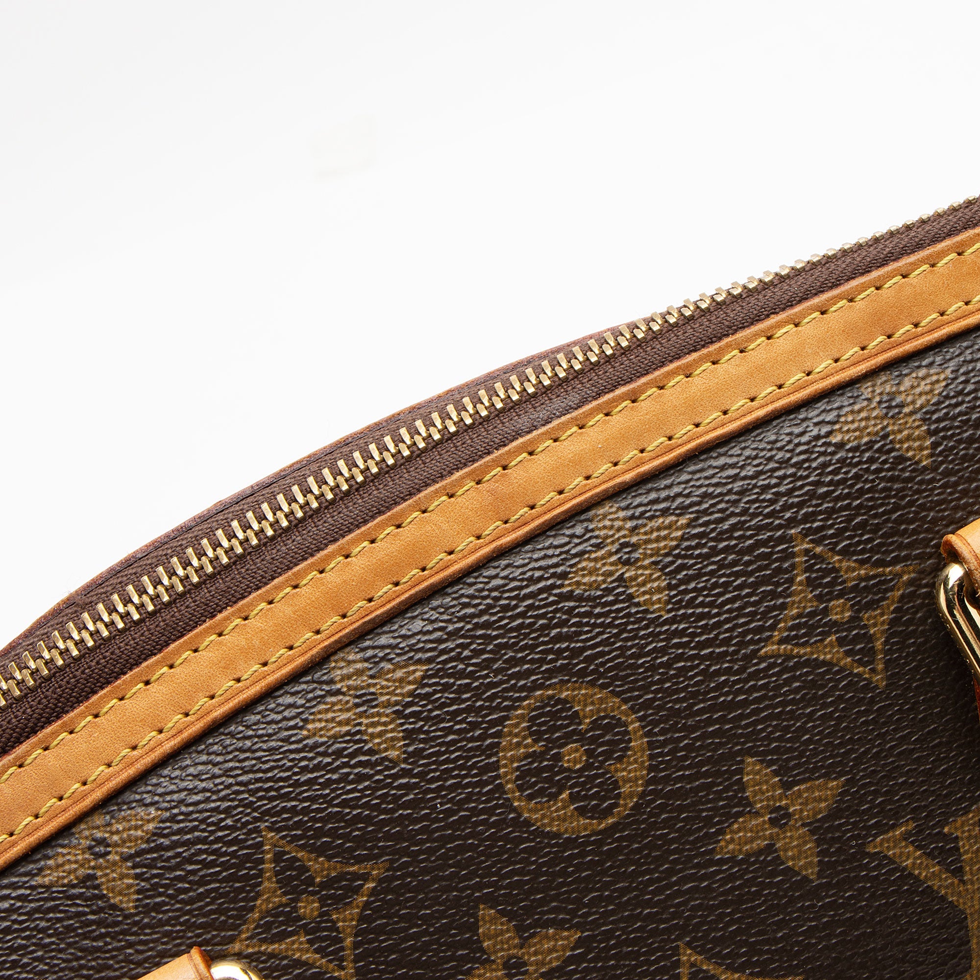 Louis Vuitton Monogram Canvas Retiro PM Satchel (SHF-05kHBQ)