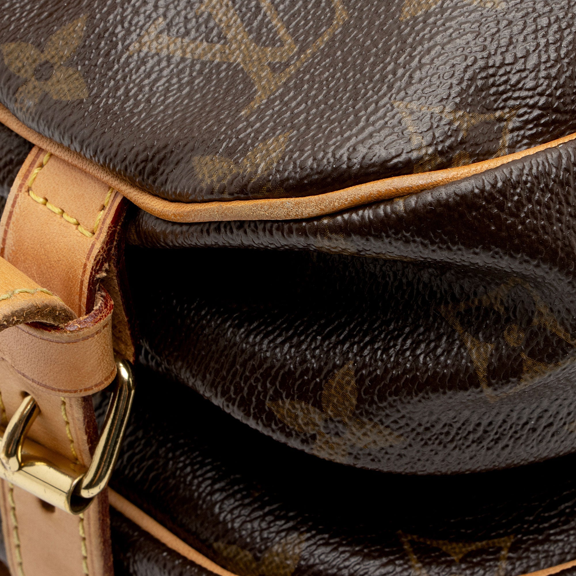 Louis Vuitton Monogram Canvas Saumur 30 Messenger Bag (SHF-Uyfdal)