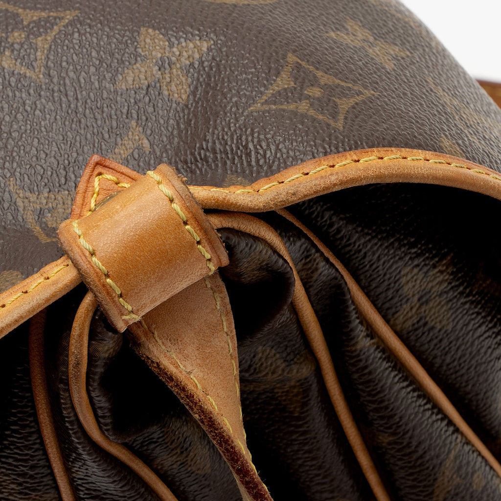 Louis Vuitton Monogram Canvas Saumur 30 Messenger Bag (SHF-Uyfdal)