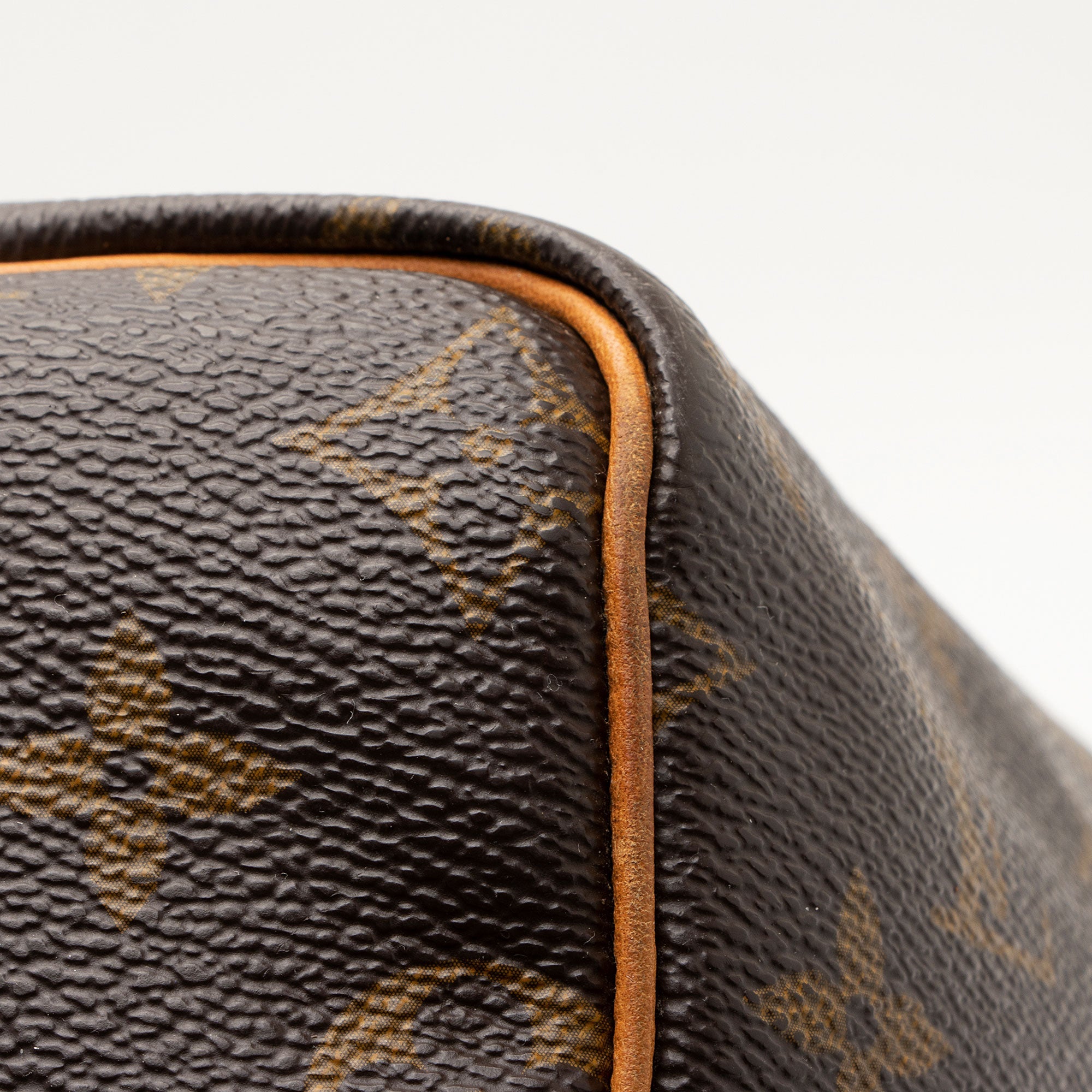 Louis Vuitton Monogram Canvas Speedy 30 Satchel (SHF-usMEGZ)