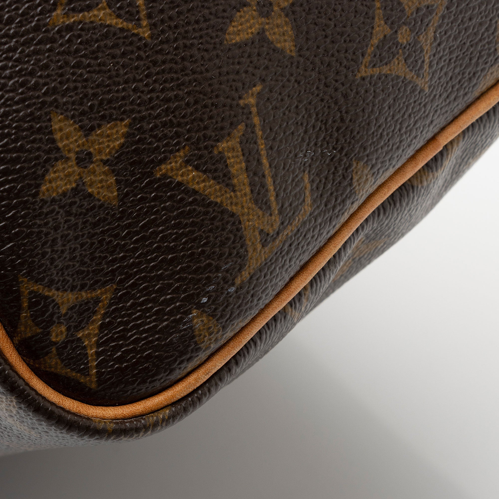 Louis Vuitton Monogram Canvas Speedy 30 Satchel (SHF-D4HONV)