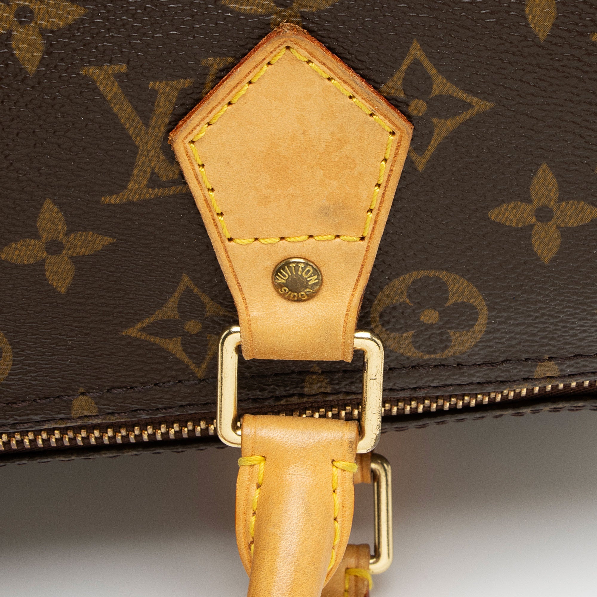 Louis Vuitton Monogram Canvas Speedy 30 Satchel (SHF-DYPAzE)